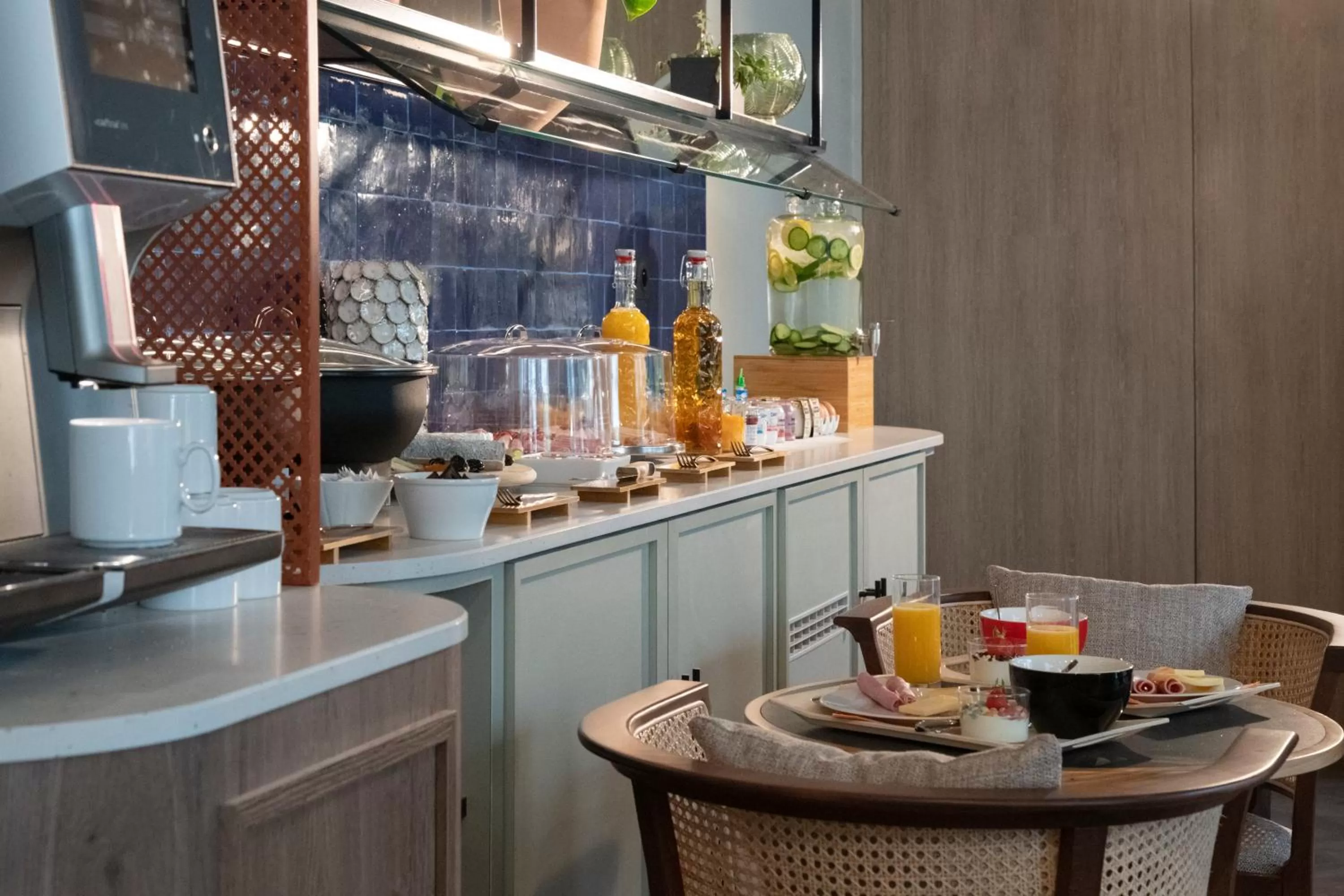 Food and drinks in Novotel Suites Nice Airport