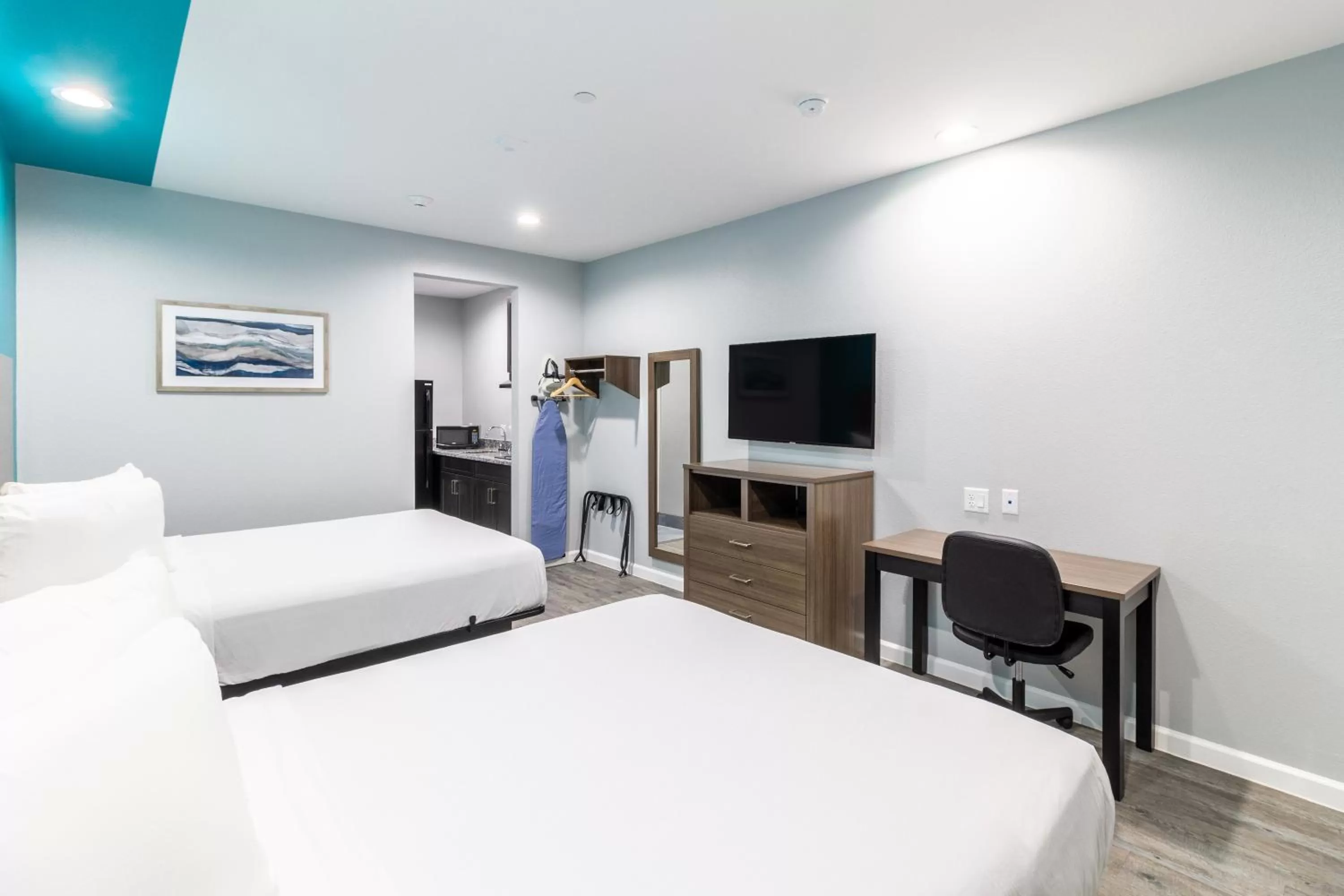 TV and multimedia, Bed in Americas Best Value Inn & Suites Kingwood IAH Airport