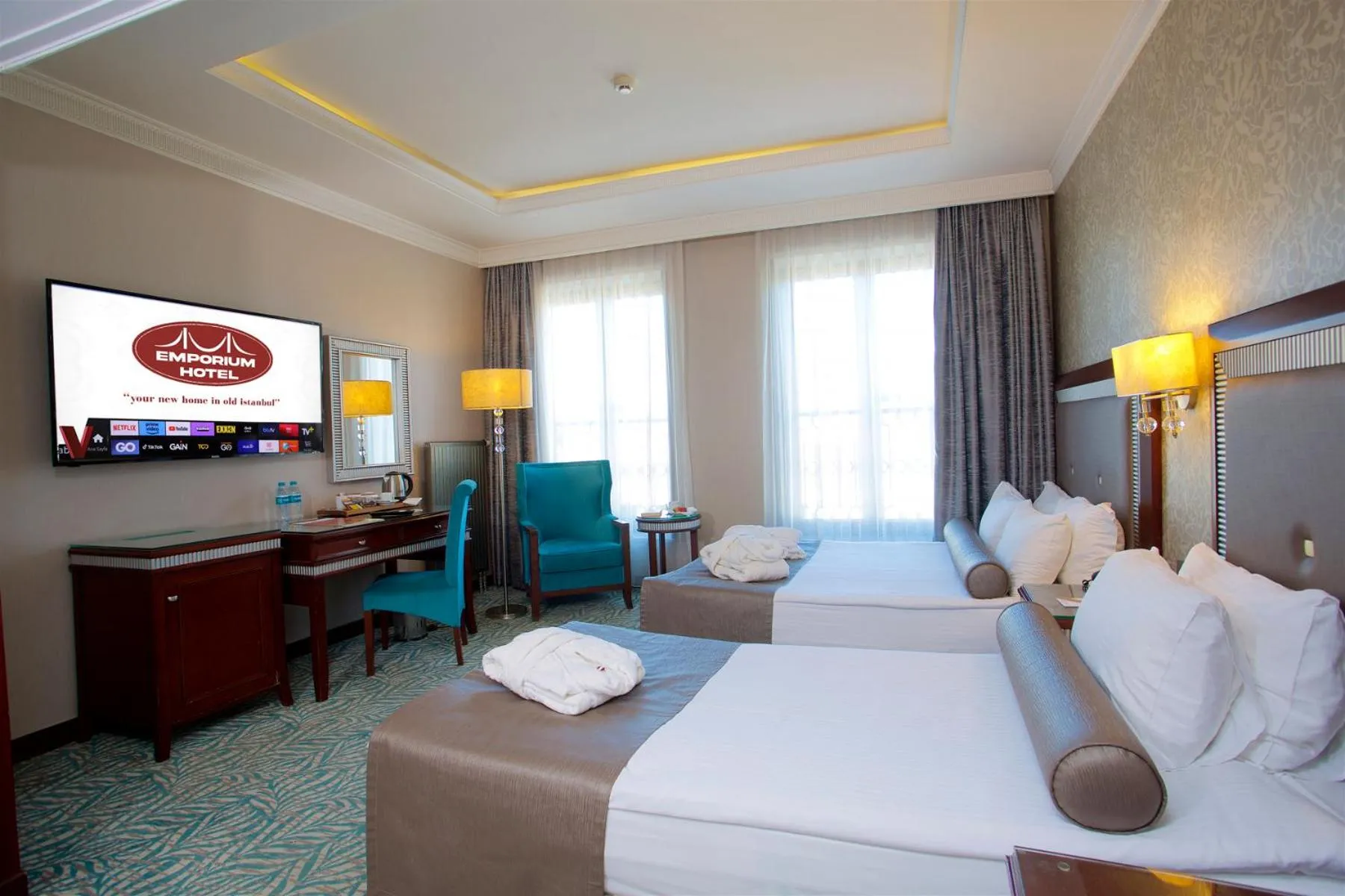 TV and multimedia, Bed in Emporium Hotel