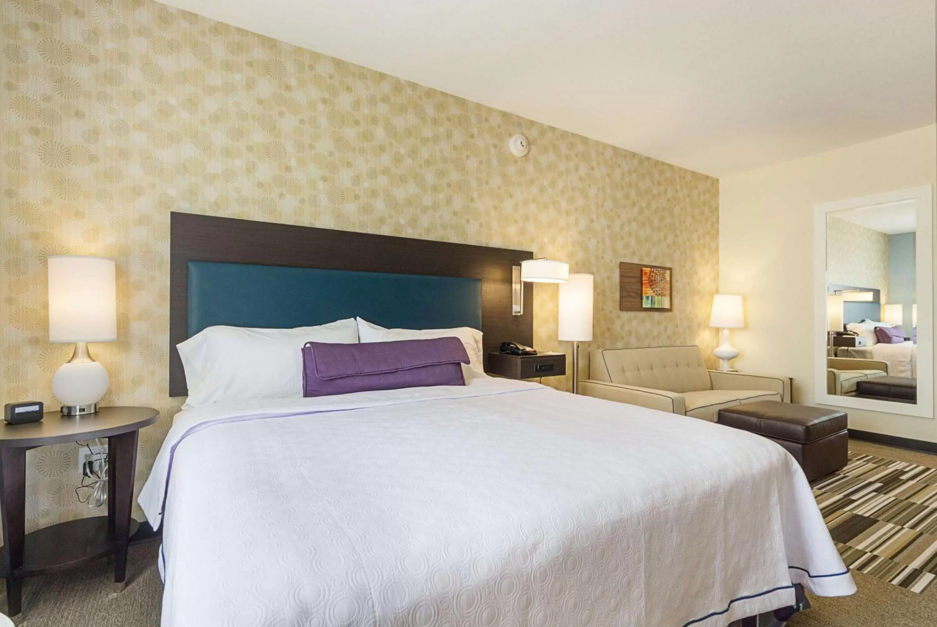 Living room, Bed in Home2 Suites By Hilton Oklahoma City Yukon