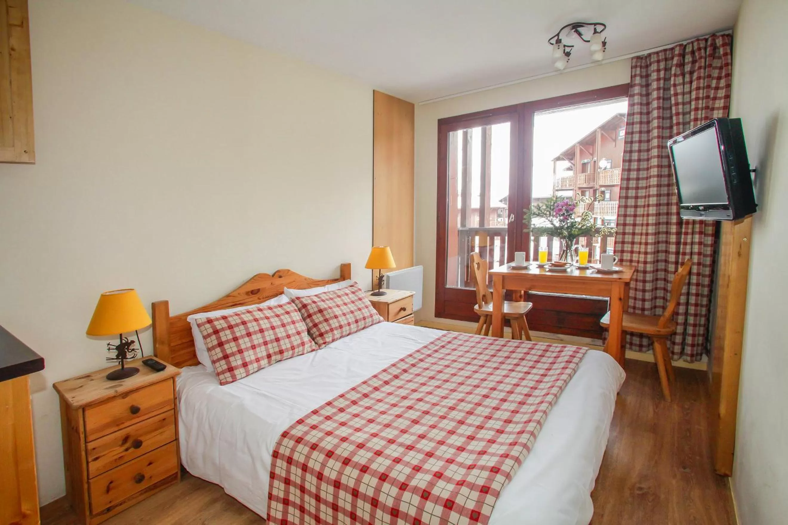 Bedroom, Bed in Odalys Chalet Alpina