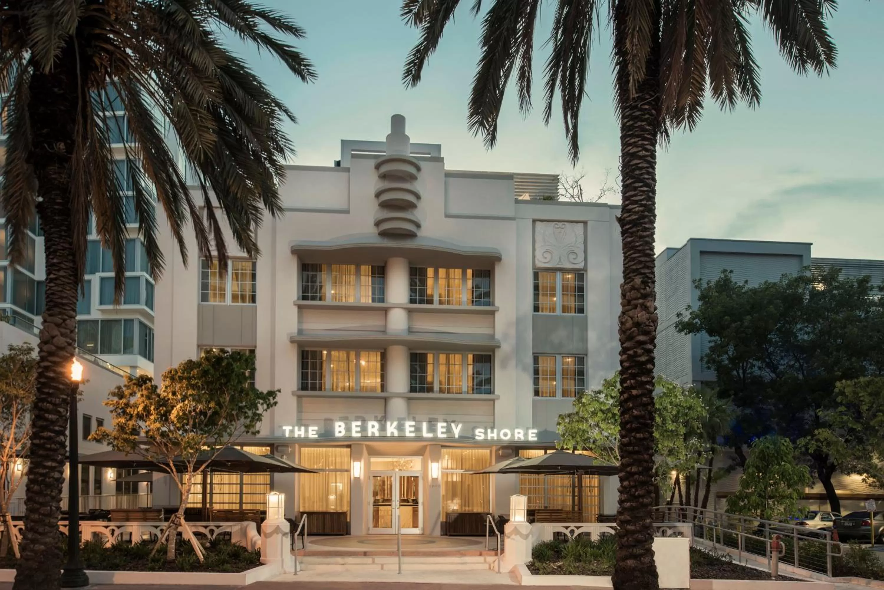Facade/entrance in Iberostar Waves Berkeley Shore