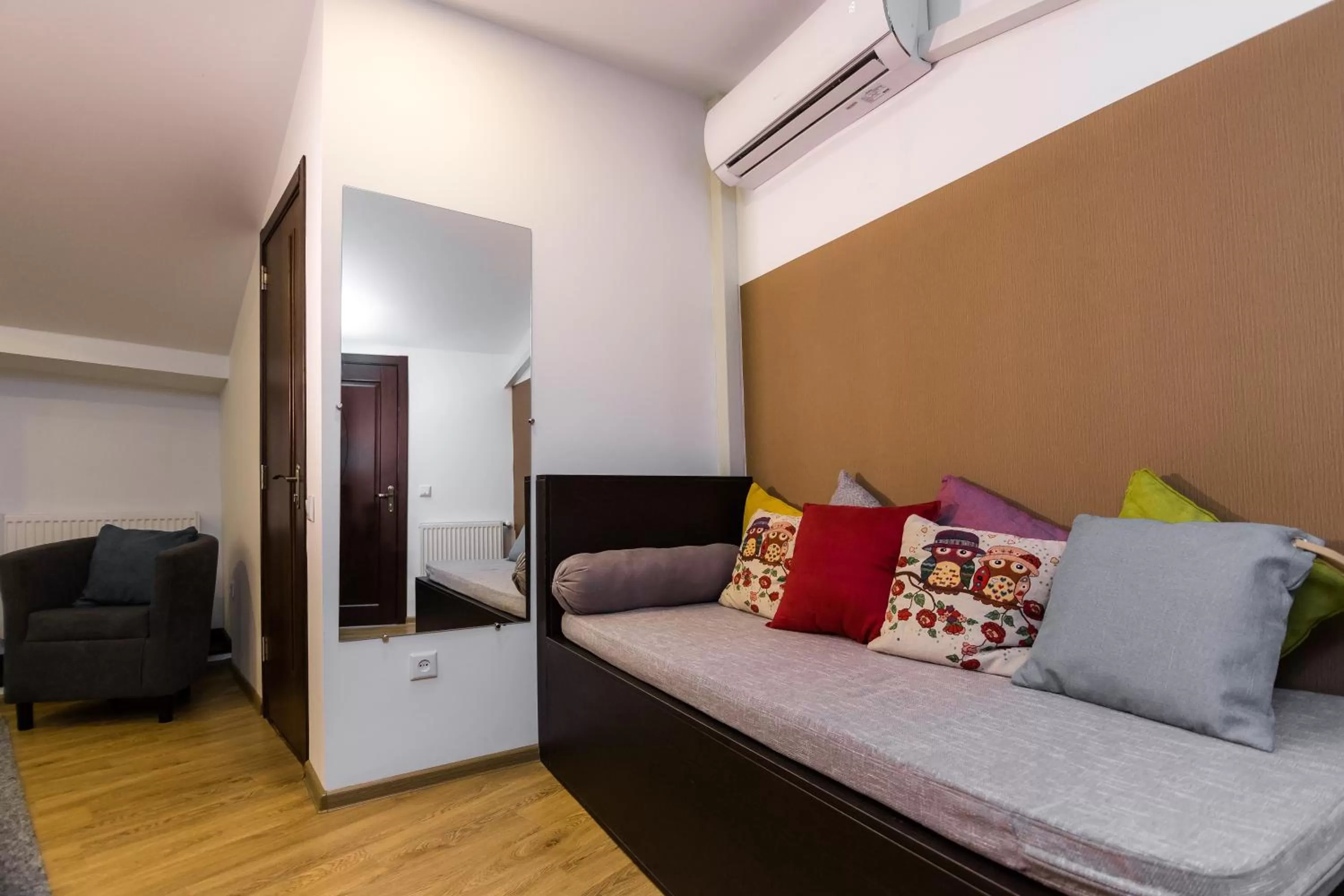 Photo of the whole room in VovaDoma