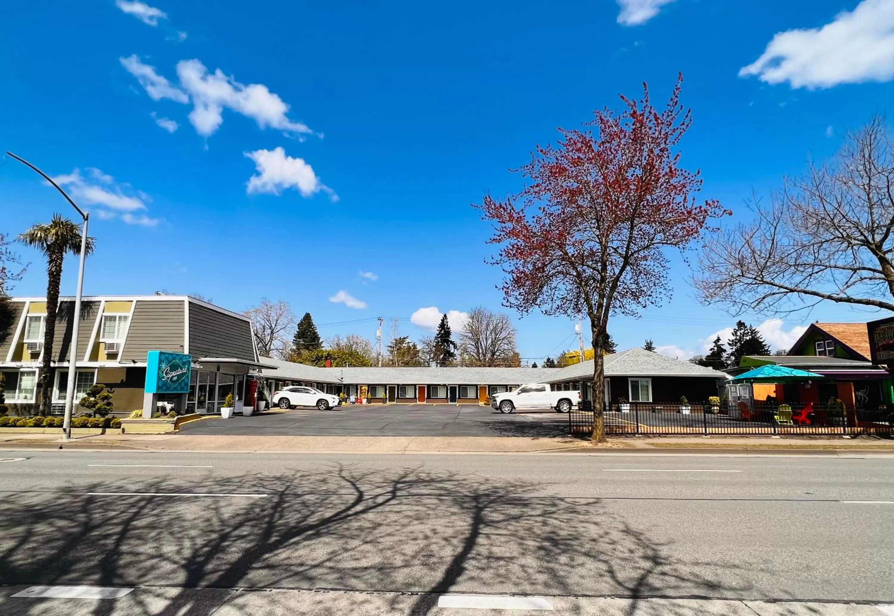 Property building in Signature Inn Eugene