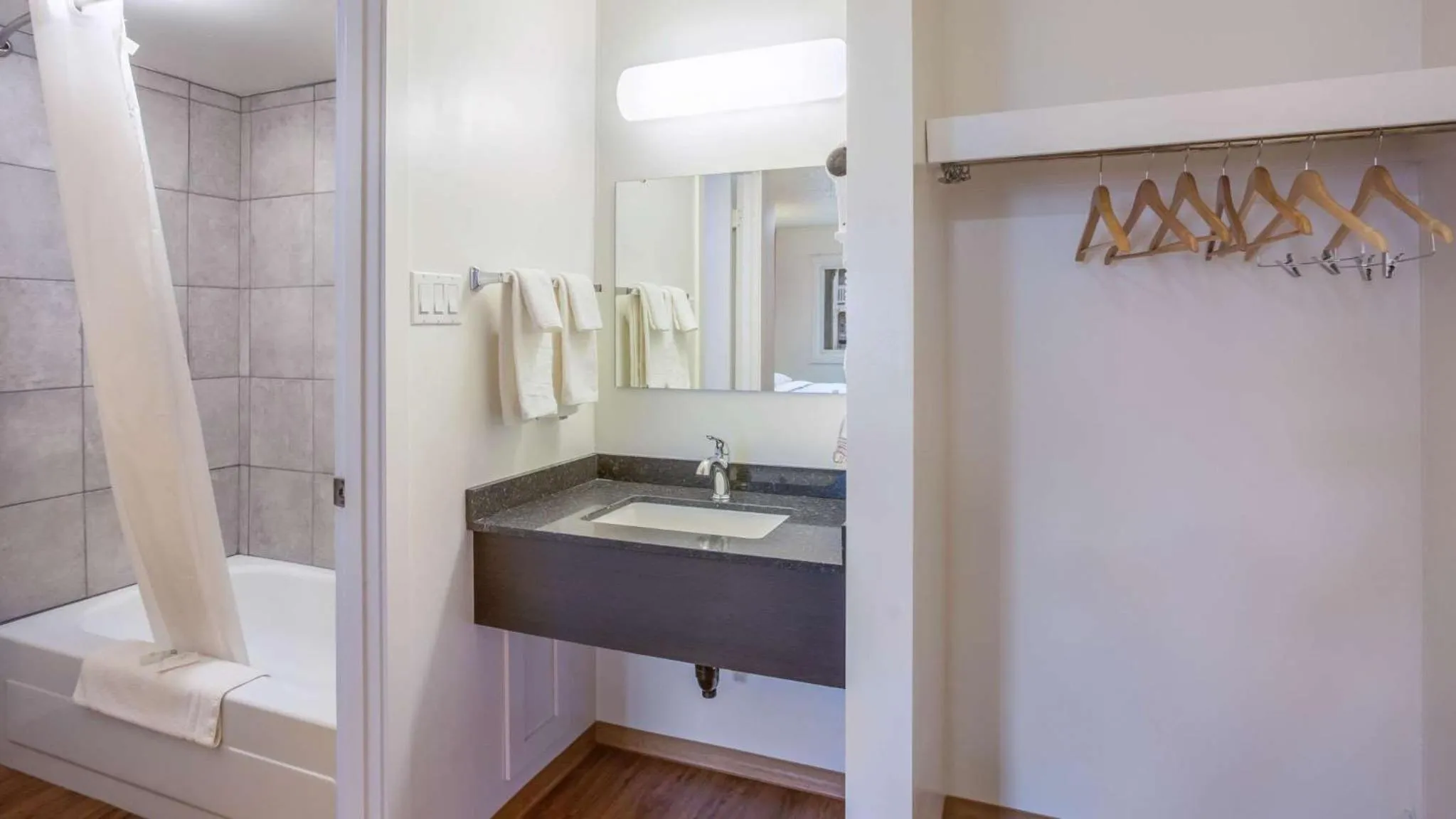 Bathroom in Motel Bo-Camrose, AB