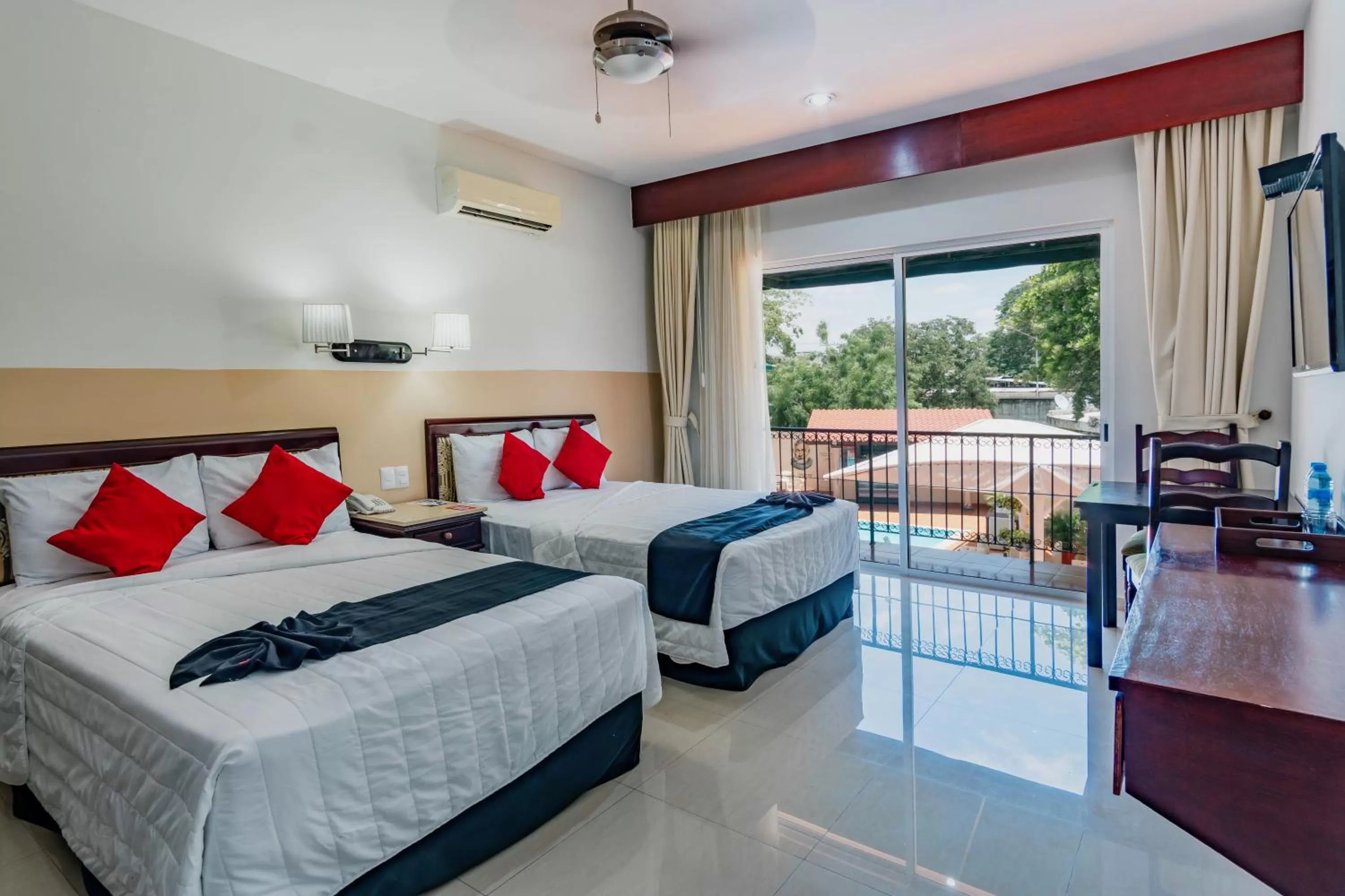 Bedroom, Bed in Hotel Siglo 21 Merida