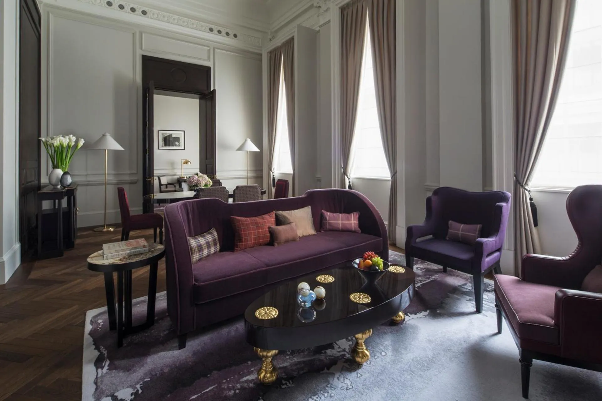 Living room in Four Seasons Hotel London at Tower Bridge