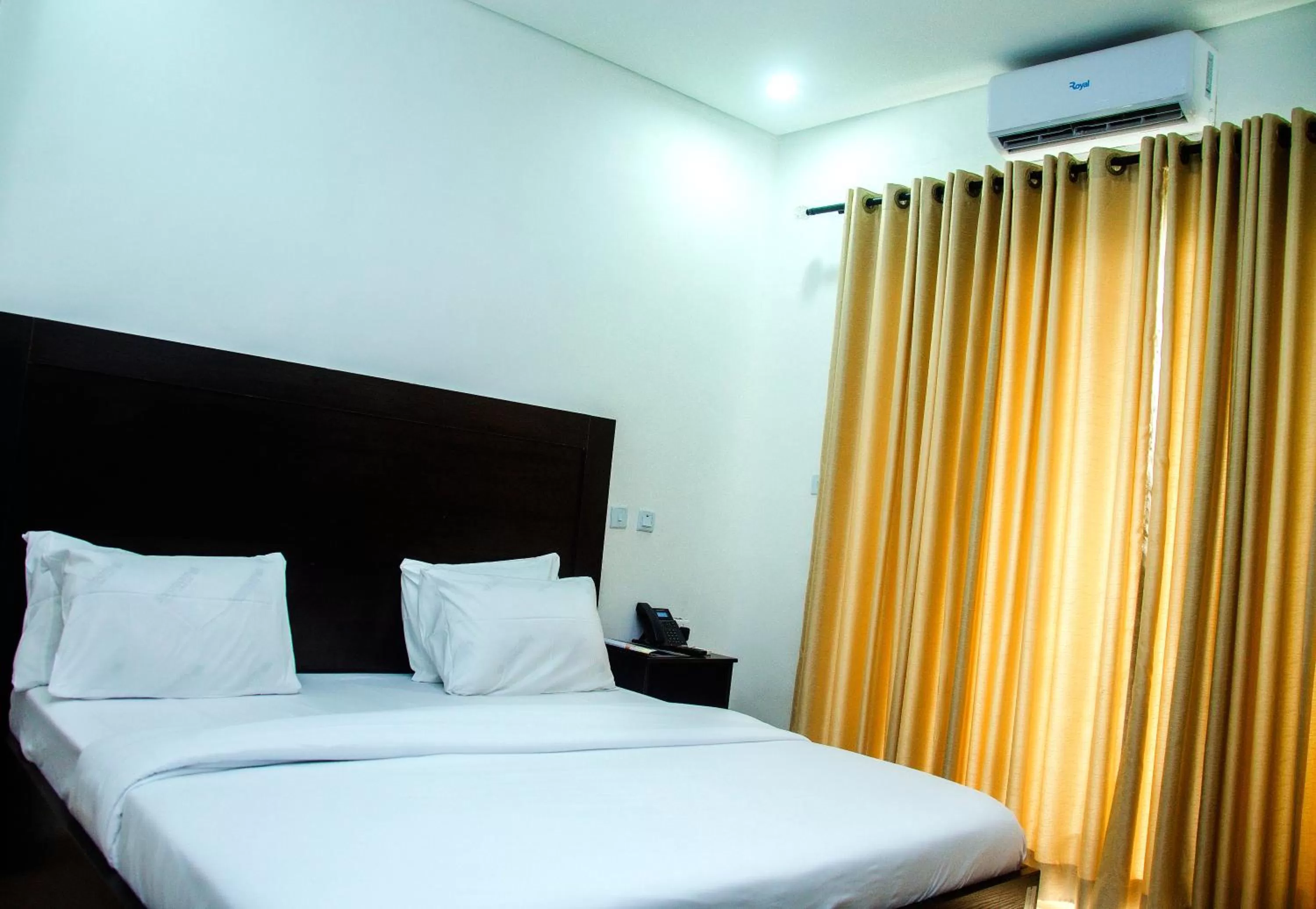 Bed in Hotel Capitol