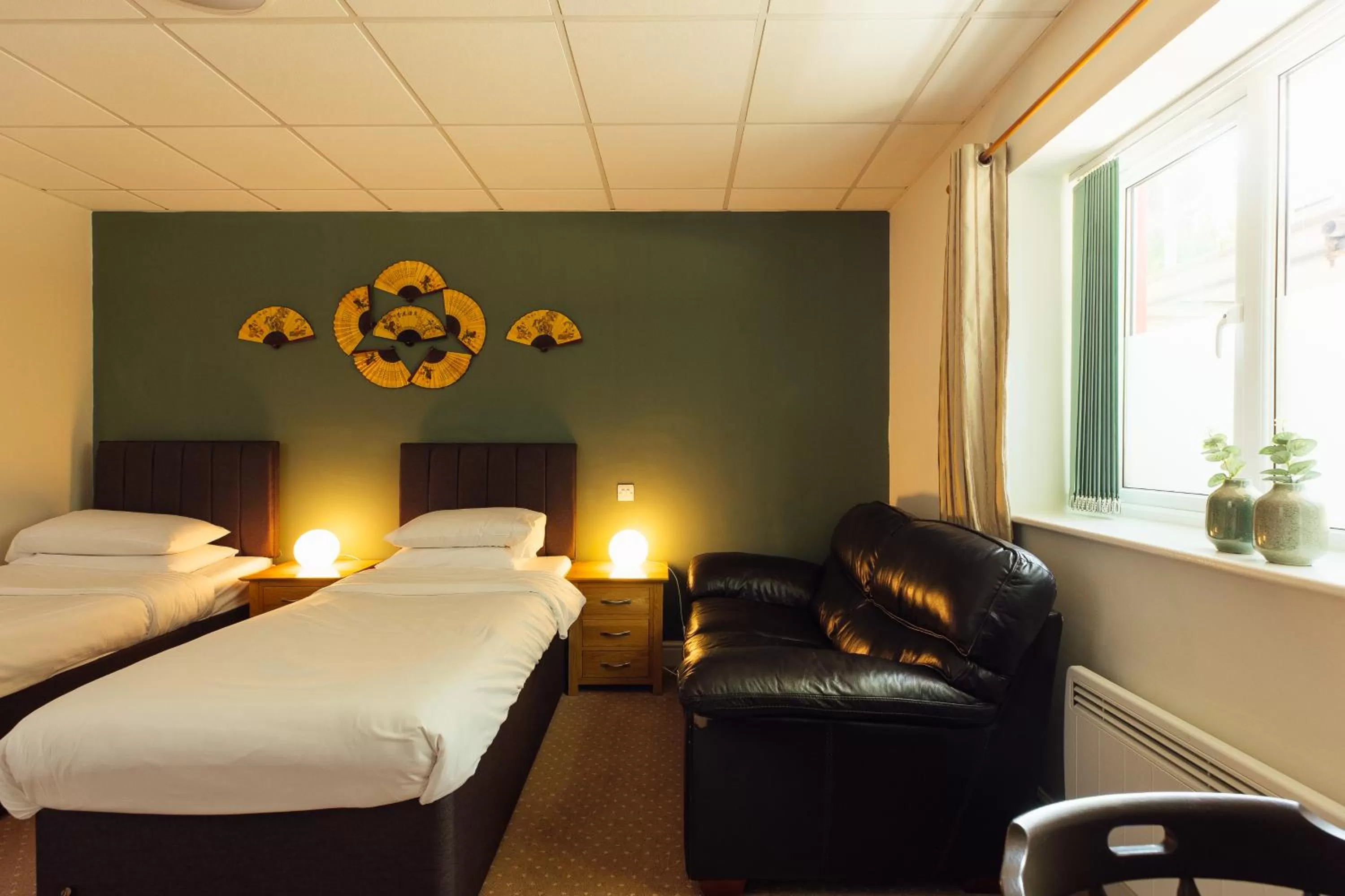 Photo of the whole room, Bed in The Imperial Dragon Hotel