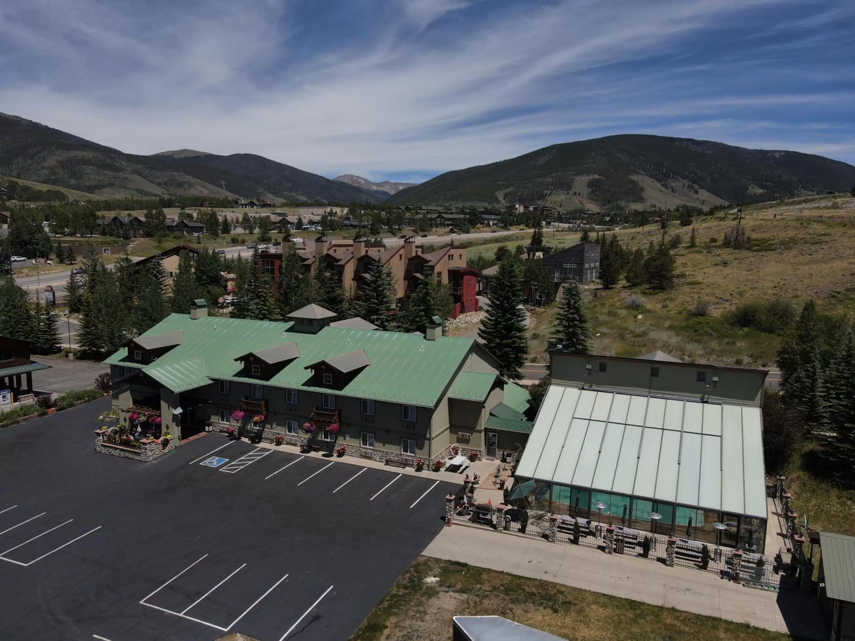 Property building, Bird's-eye View in Dillon Inn