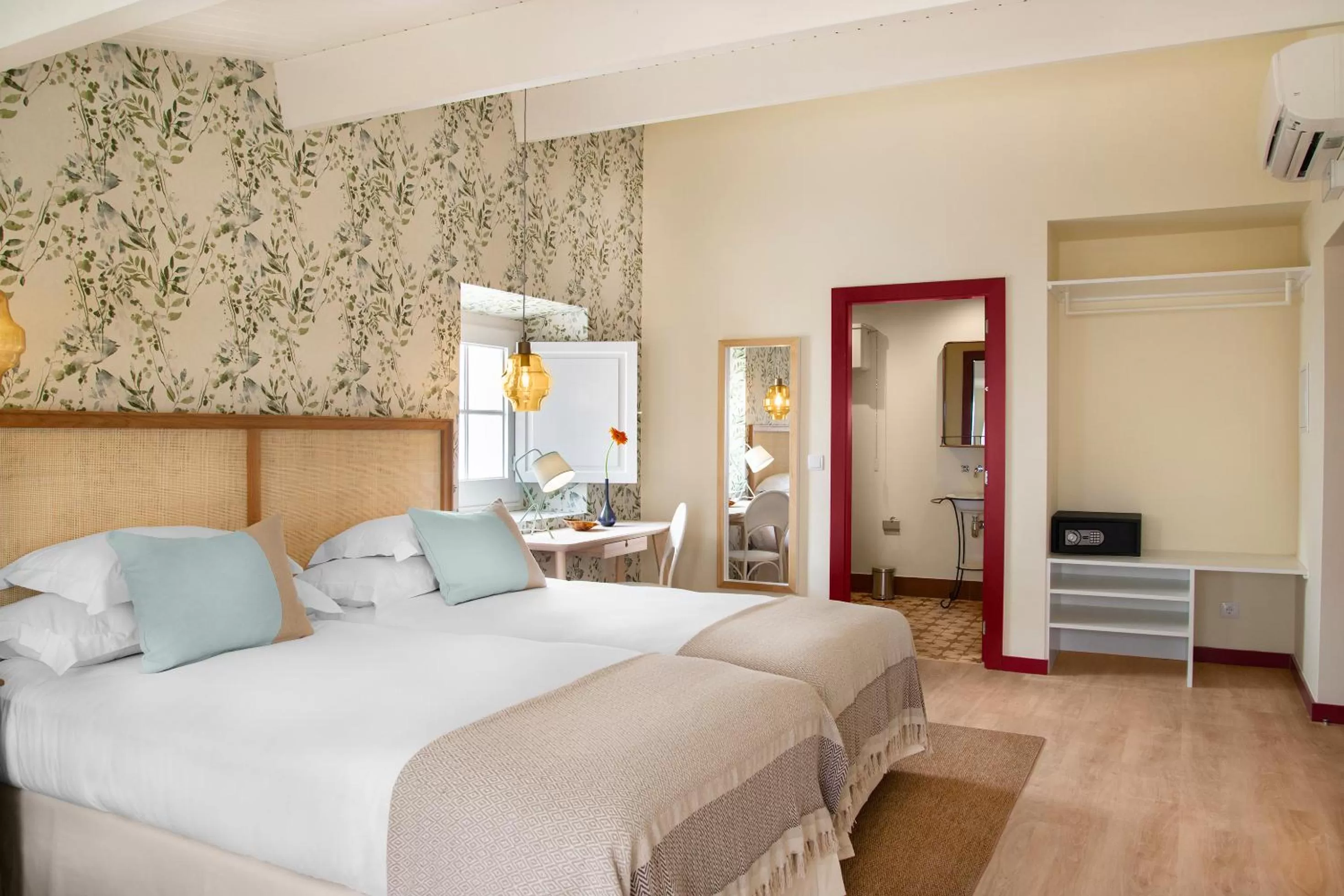 Photo of the whole room, Bed in Casa Lidador - Obidos