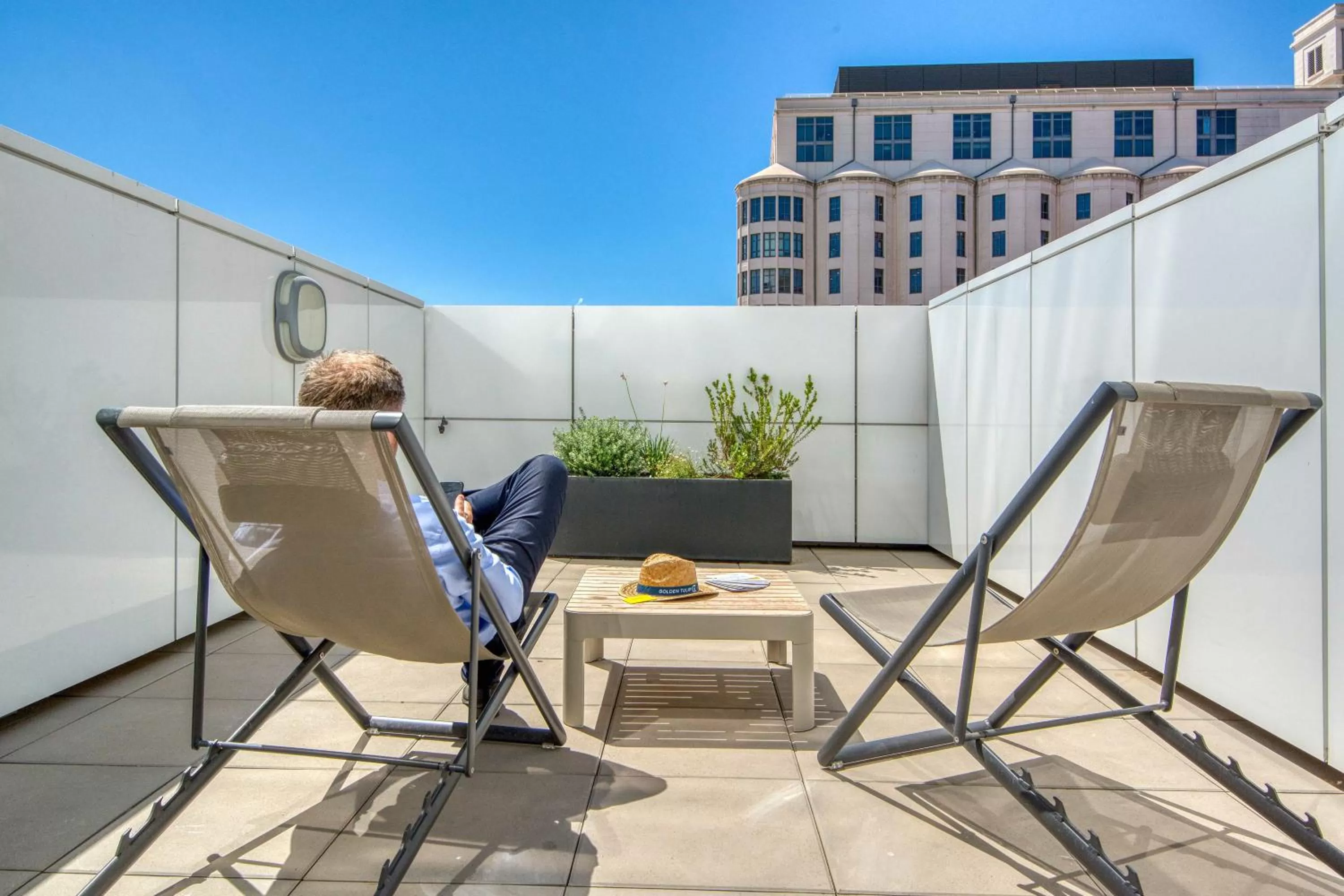 Balcony/Terrace in Golden Tulip Marseille Euromed
