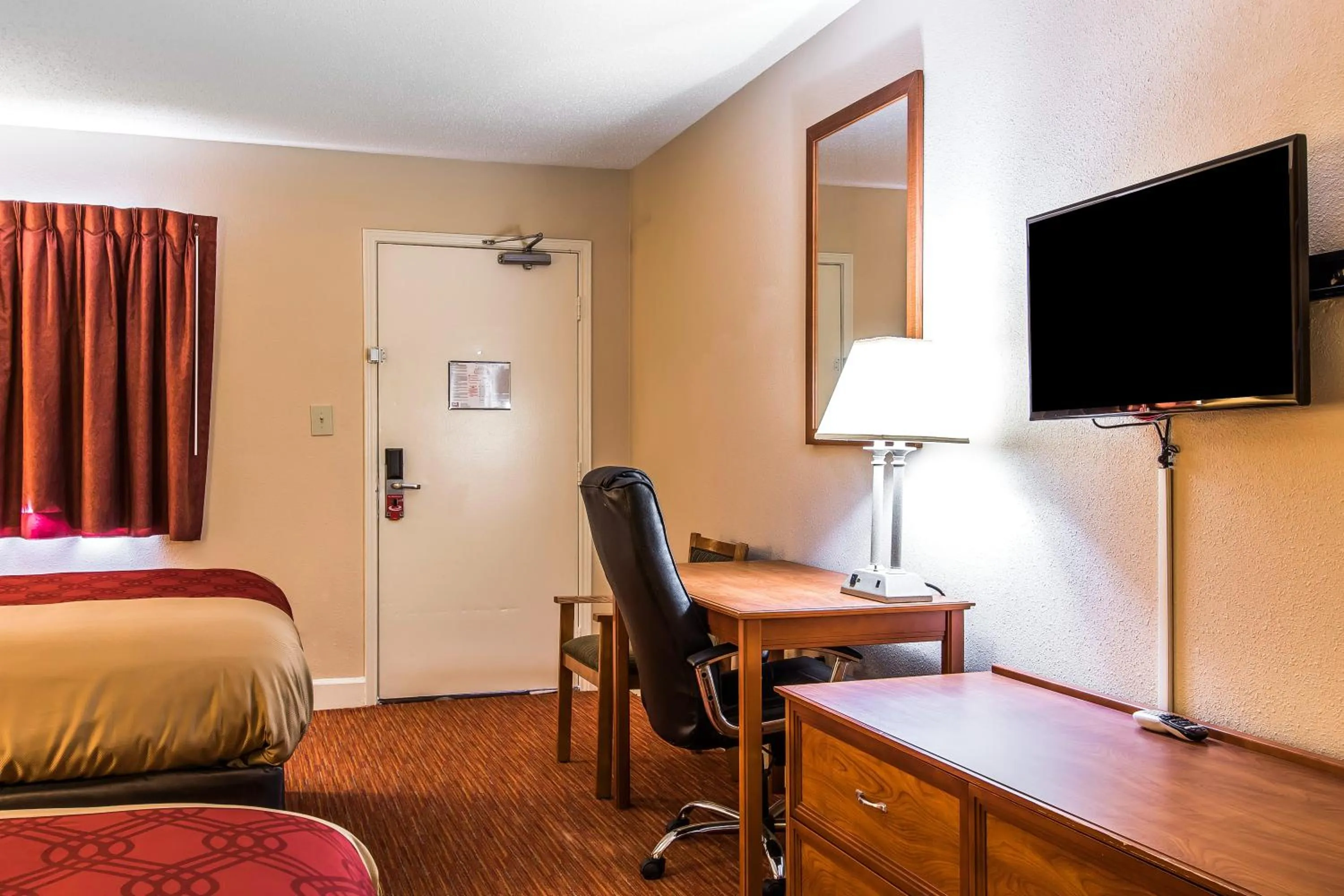 Queen Room with Two Queen Beds - Smoking in Econo Lodge Inn & Suites Huntsville University Area