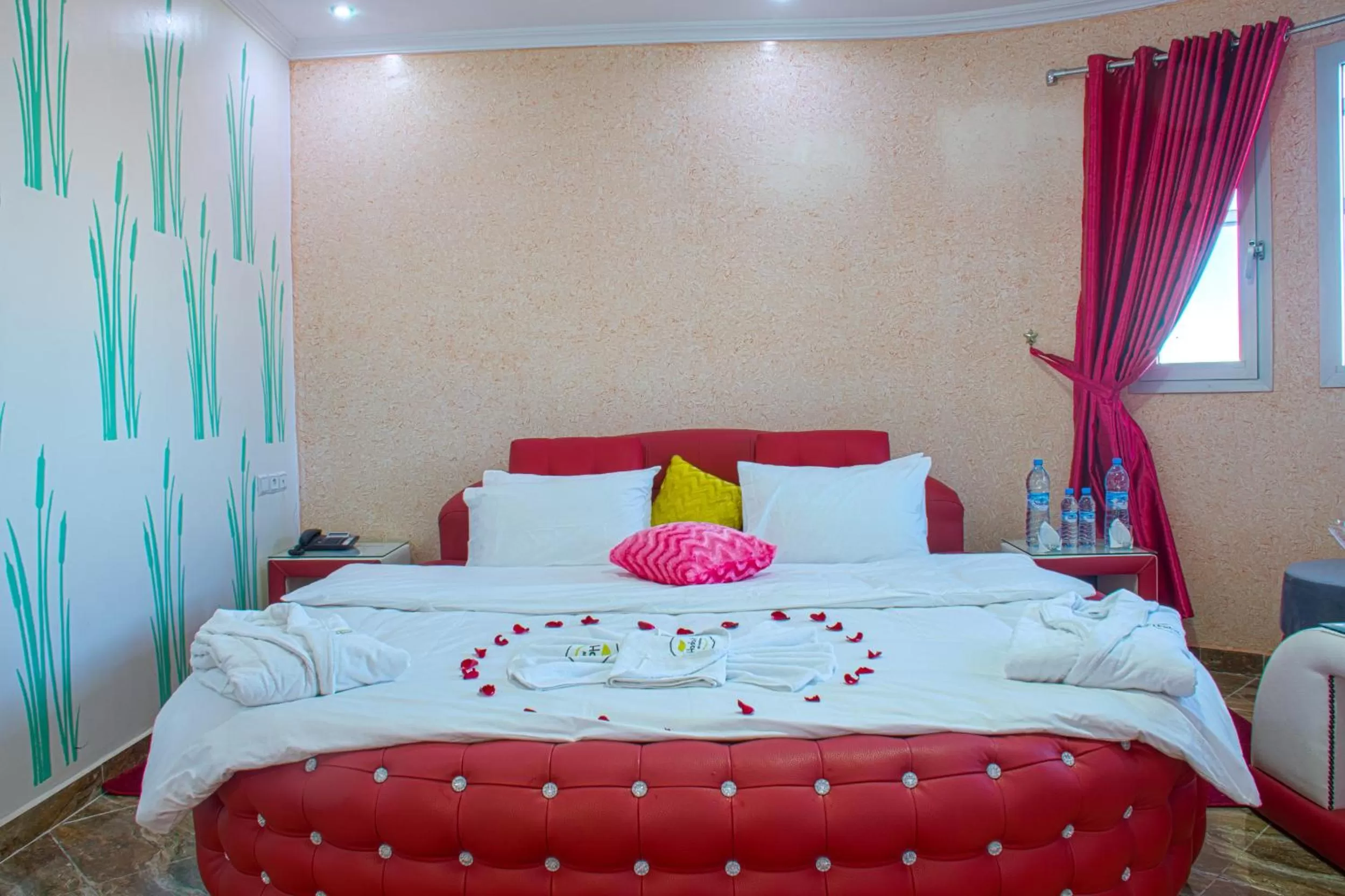 Bed in Hôtel Hadaik Ain Asserdoune