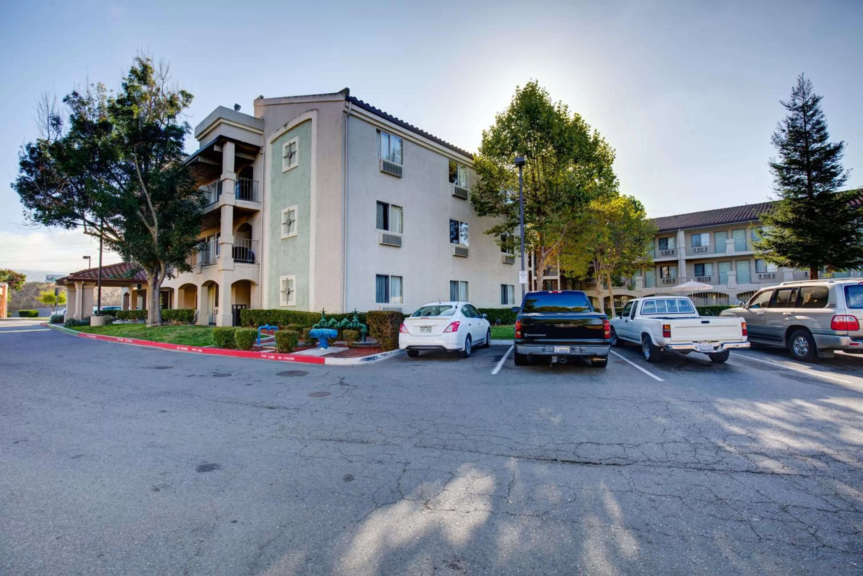 Property building in Inn at Rohnert Park