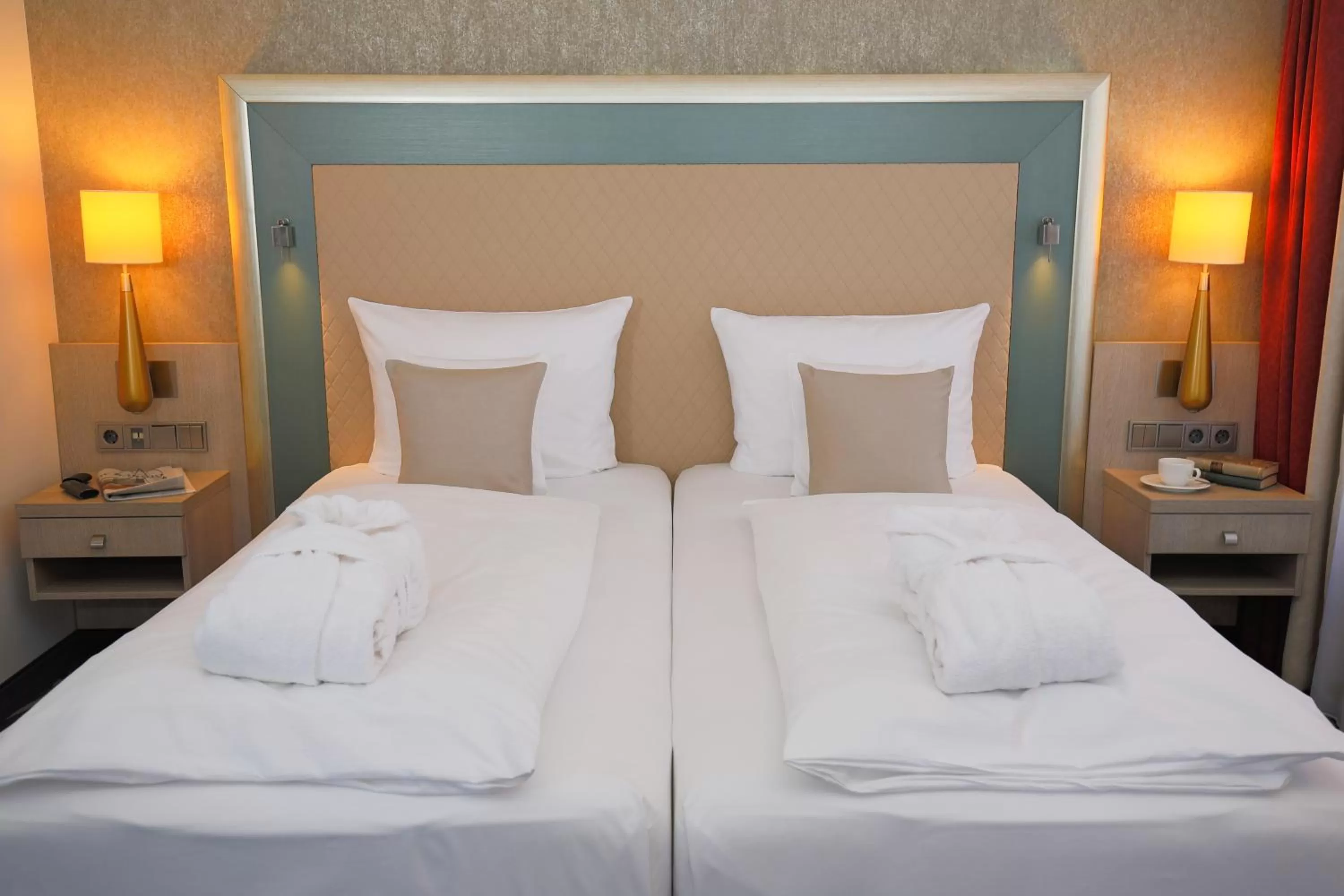 Bed in Hotel Bayerischer Hof Miesbach, BW Premier Collection