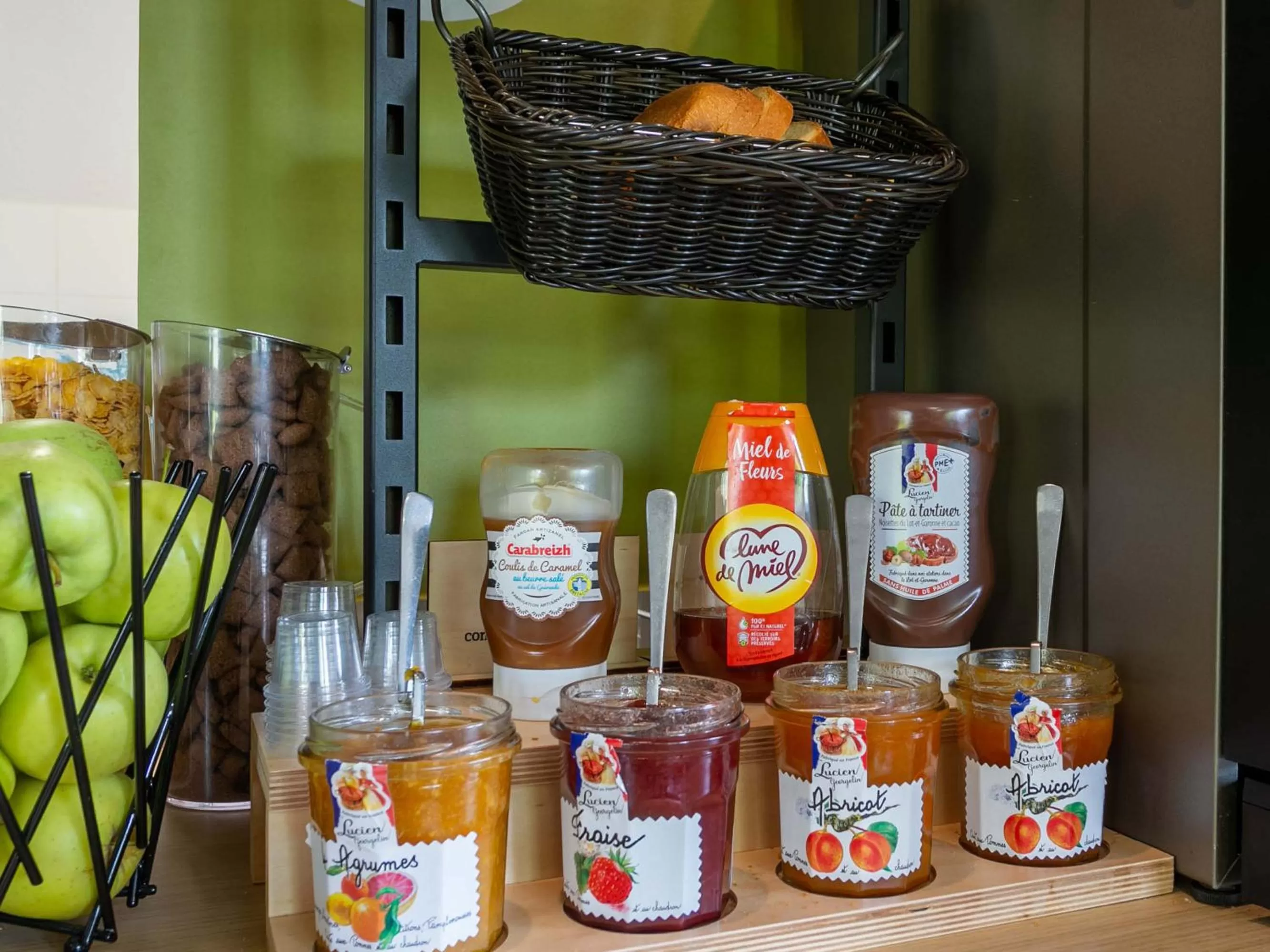 Breakfast in B&B HOTEL Strasbourg Nord Artisans