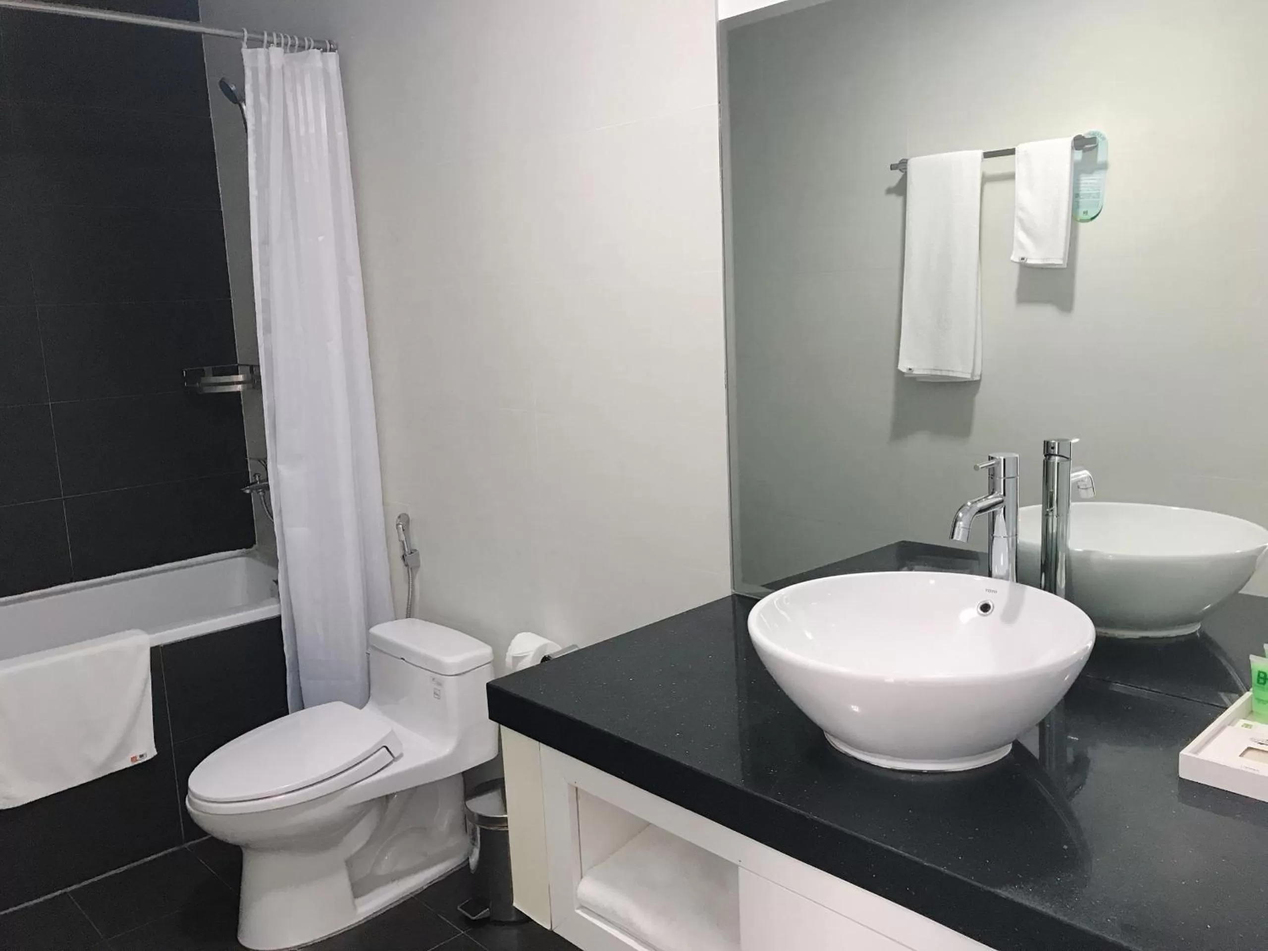 Toilet in Becamex Hotel Thu Dau Mot