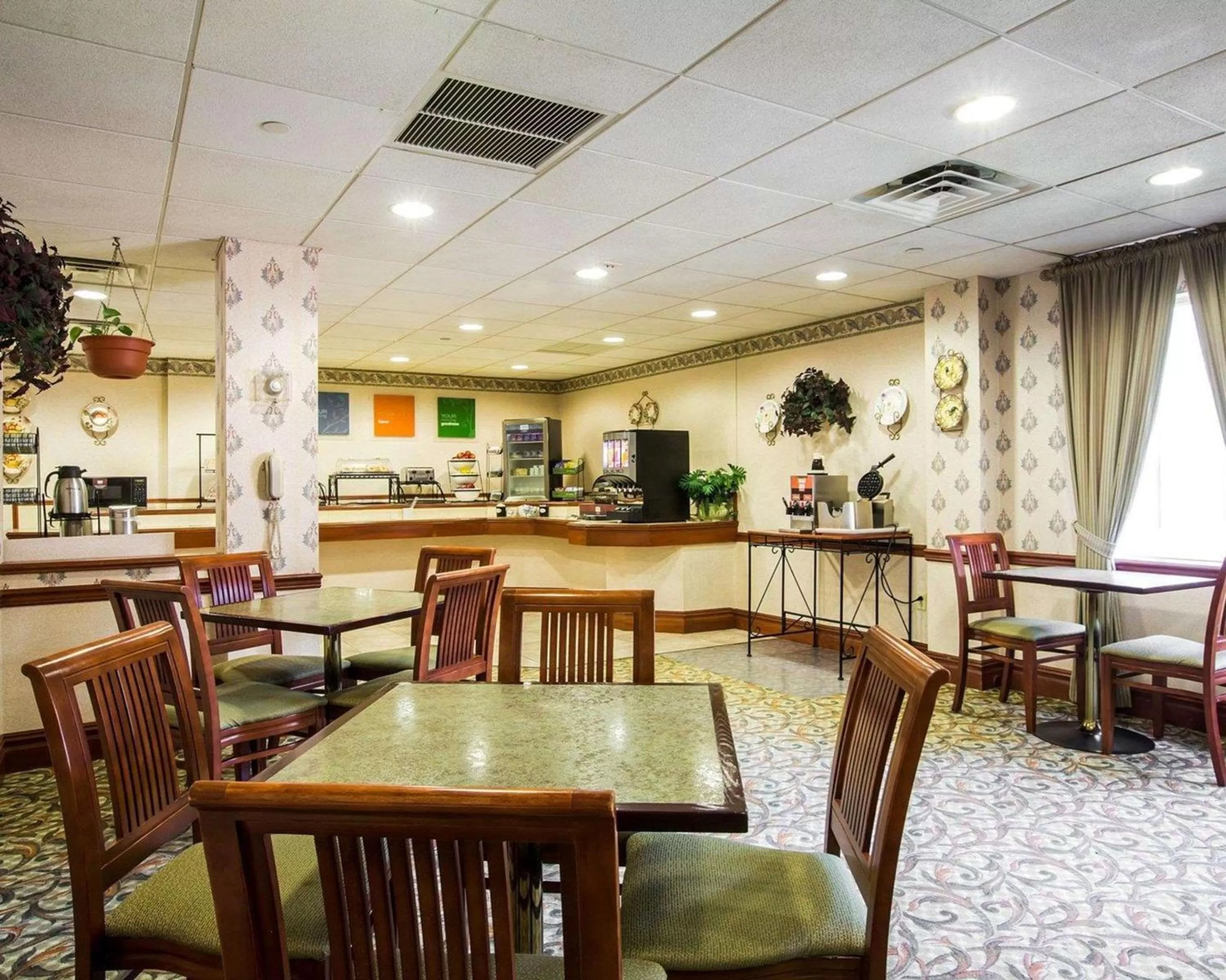 Restaurant/places to eat in Comfort Inn & Suites Hawthorne