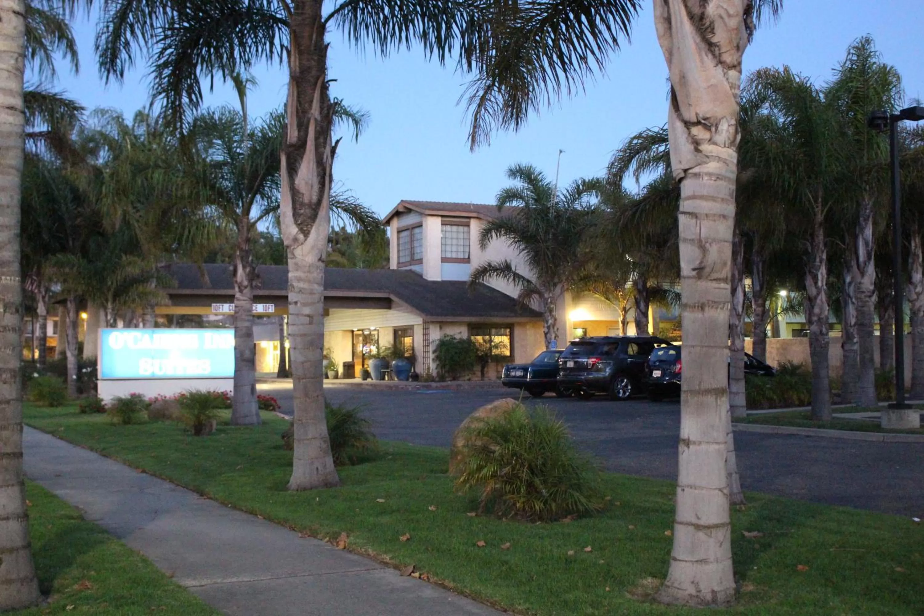 Facade/entrance in O'Cairns Inn and Suites