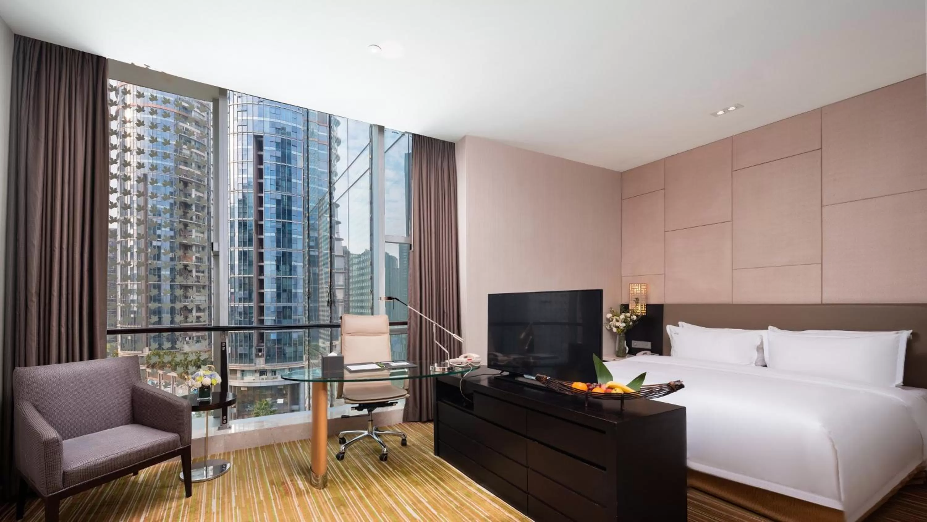 Photo of the whole room, Bed in Holiday Inn Nanchang Riverside by IHG