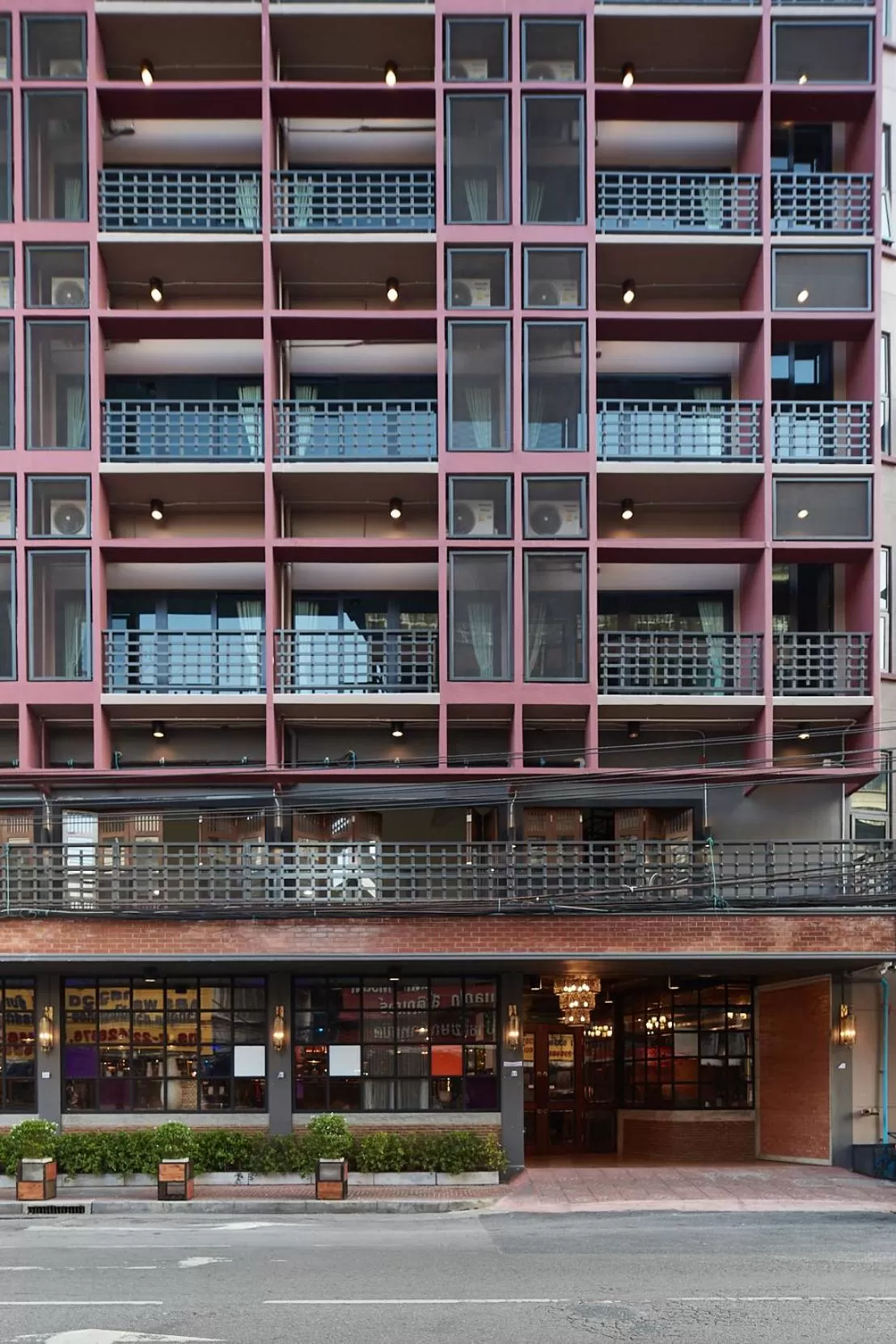 Property building in W22 by Burasari