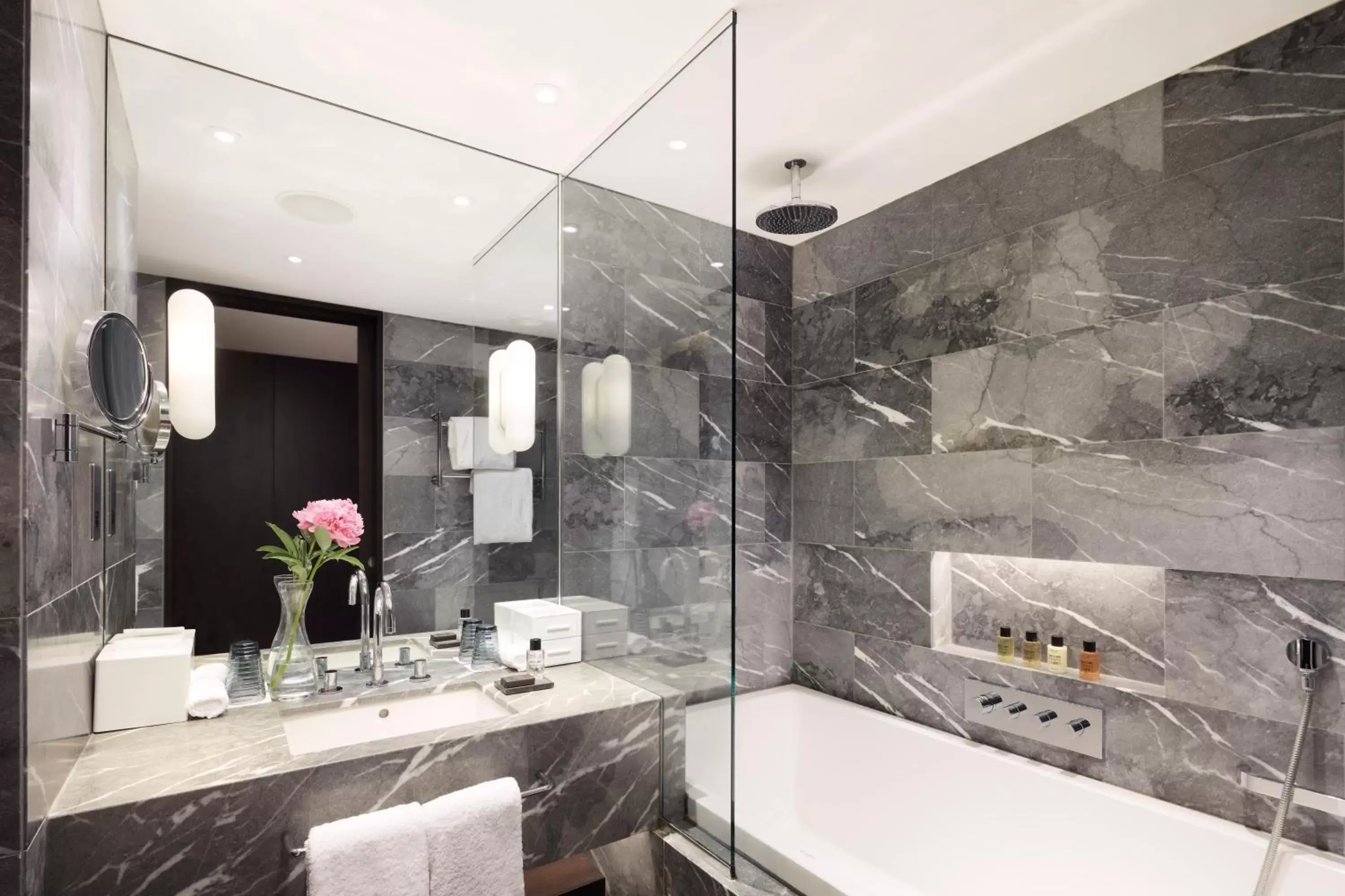 Deluxe Double Room in South Place Hotel Deluxe Double Room in South Place Hotel