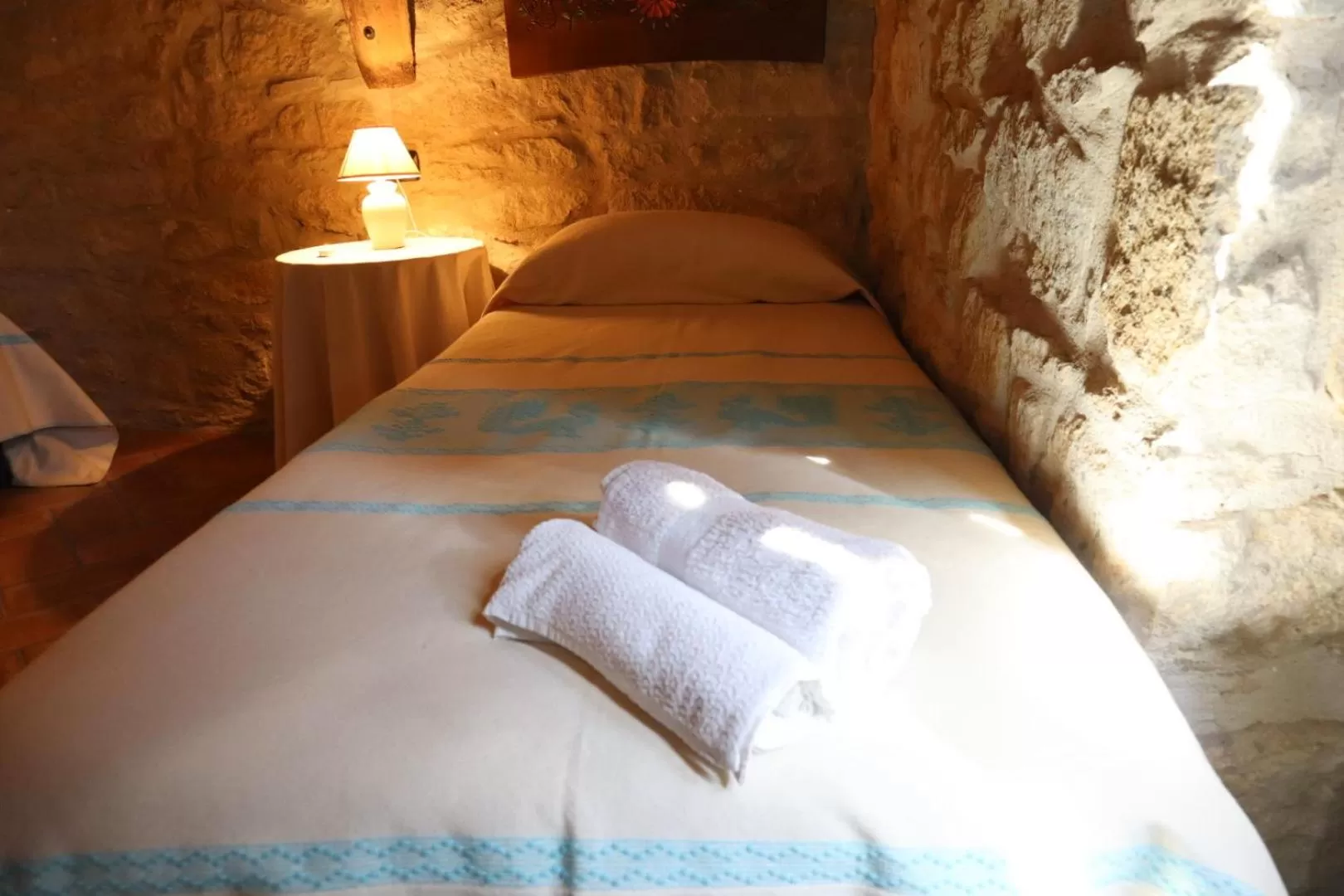 Bed in Hammam Rooms and Restaurant, Cagliari, Senorbí