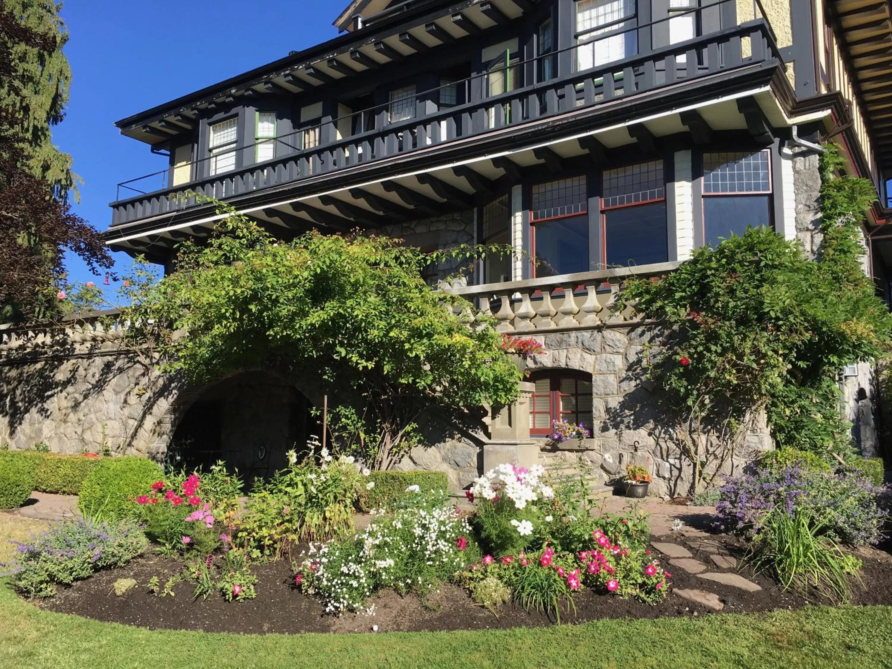 Property building in Prior Castle Inn
