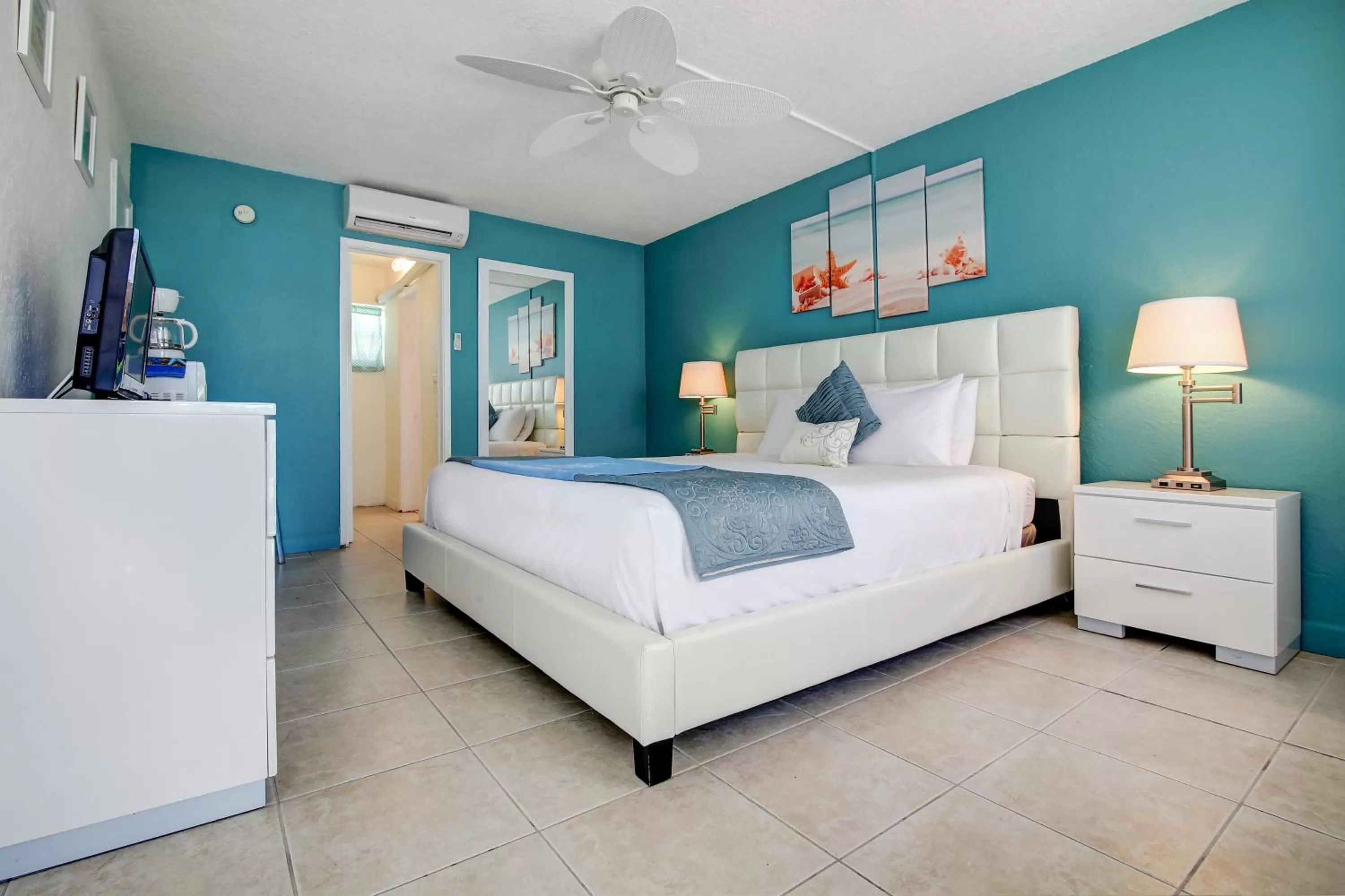 Photo of the whole room in Castle by the Sea Motel