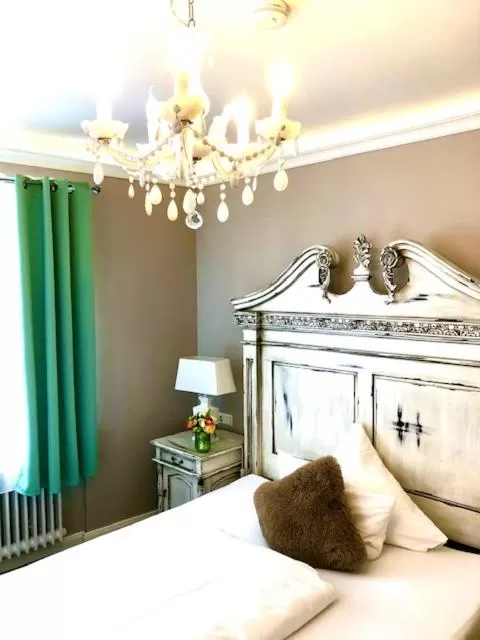 Photo of the whole room, Bed in Boutiquehotel Villa Rosenhof