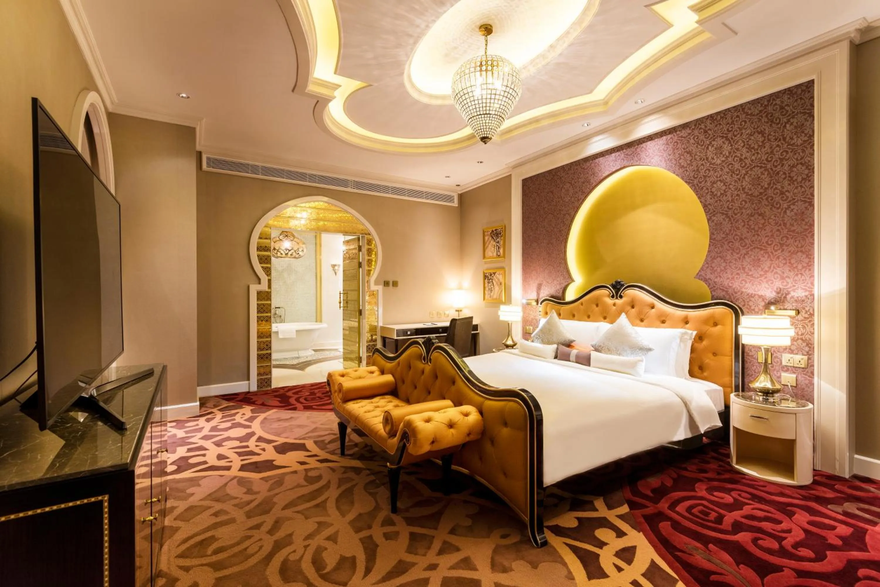 Bedroom, Bed in Ezdan Palace Hotel
