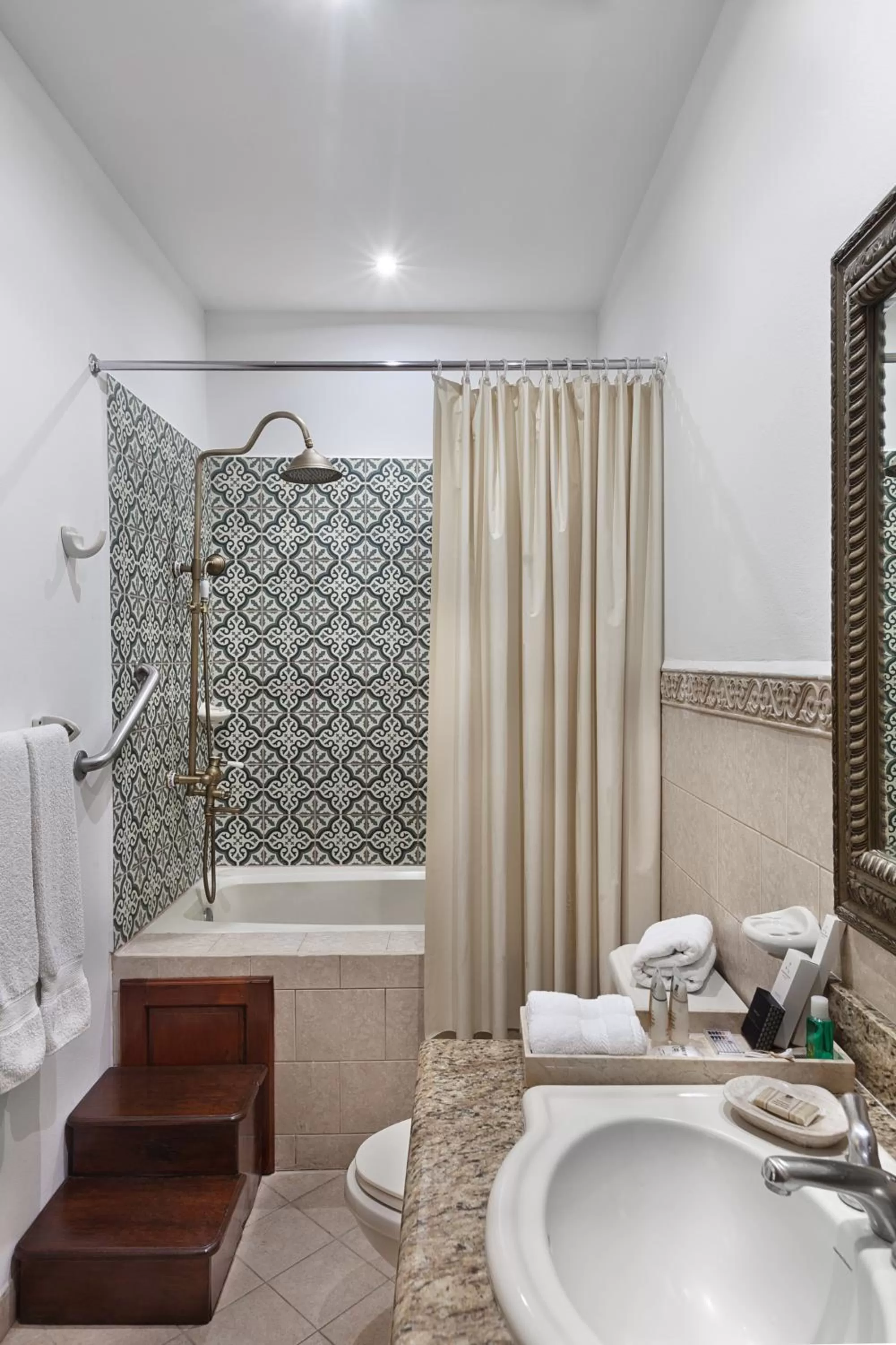 Bathroom in Hotel la Perla Leon