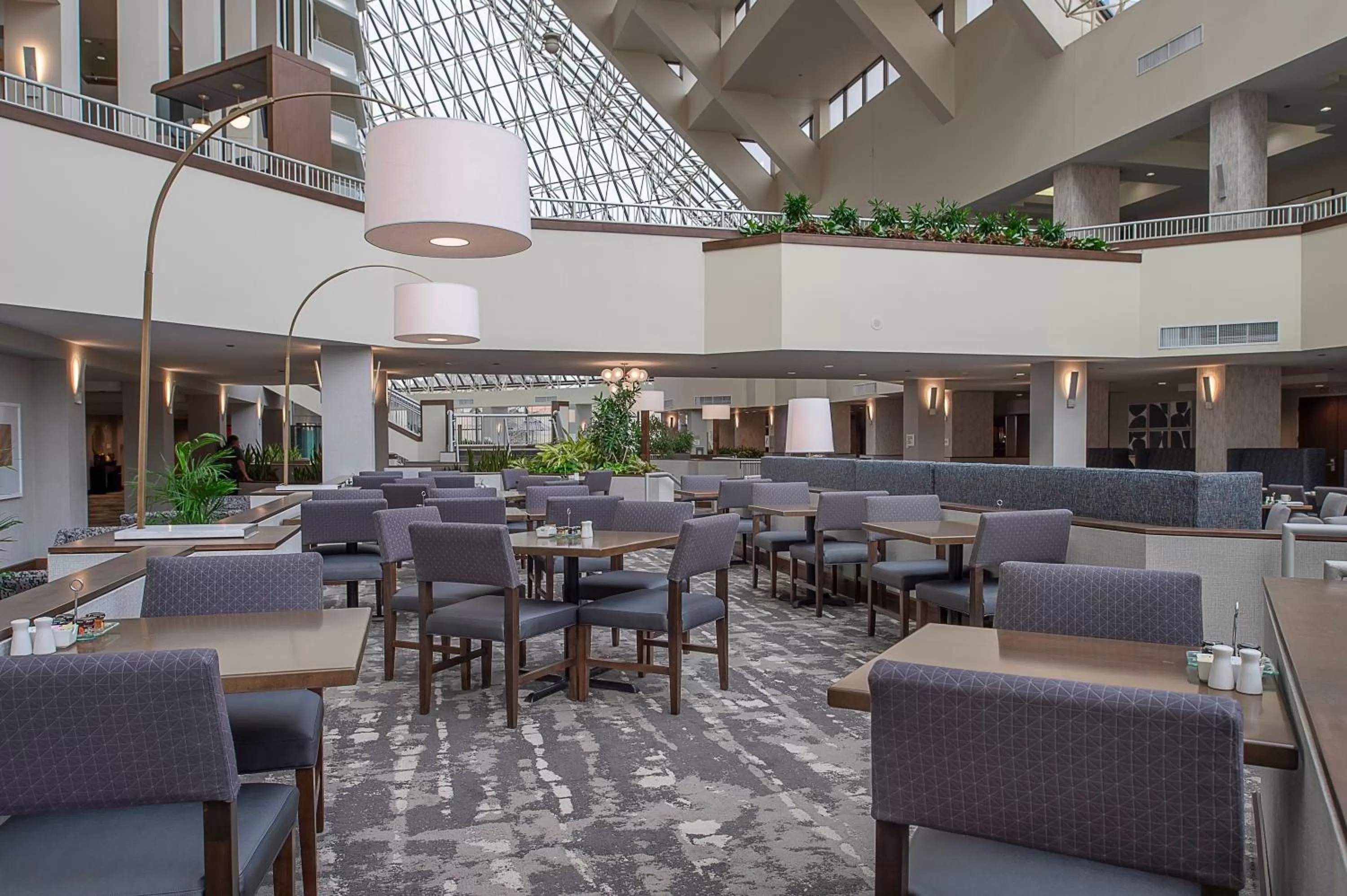 Restaurant/places to eat in Crowne Plaza Hotel St. Louis Airport by IHG