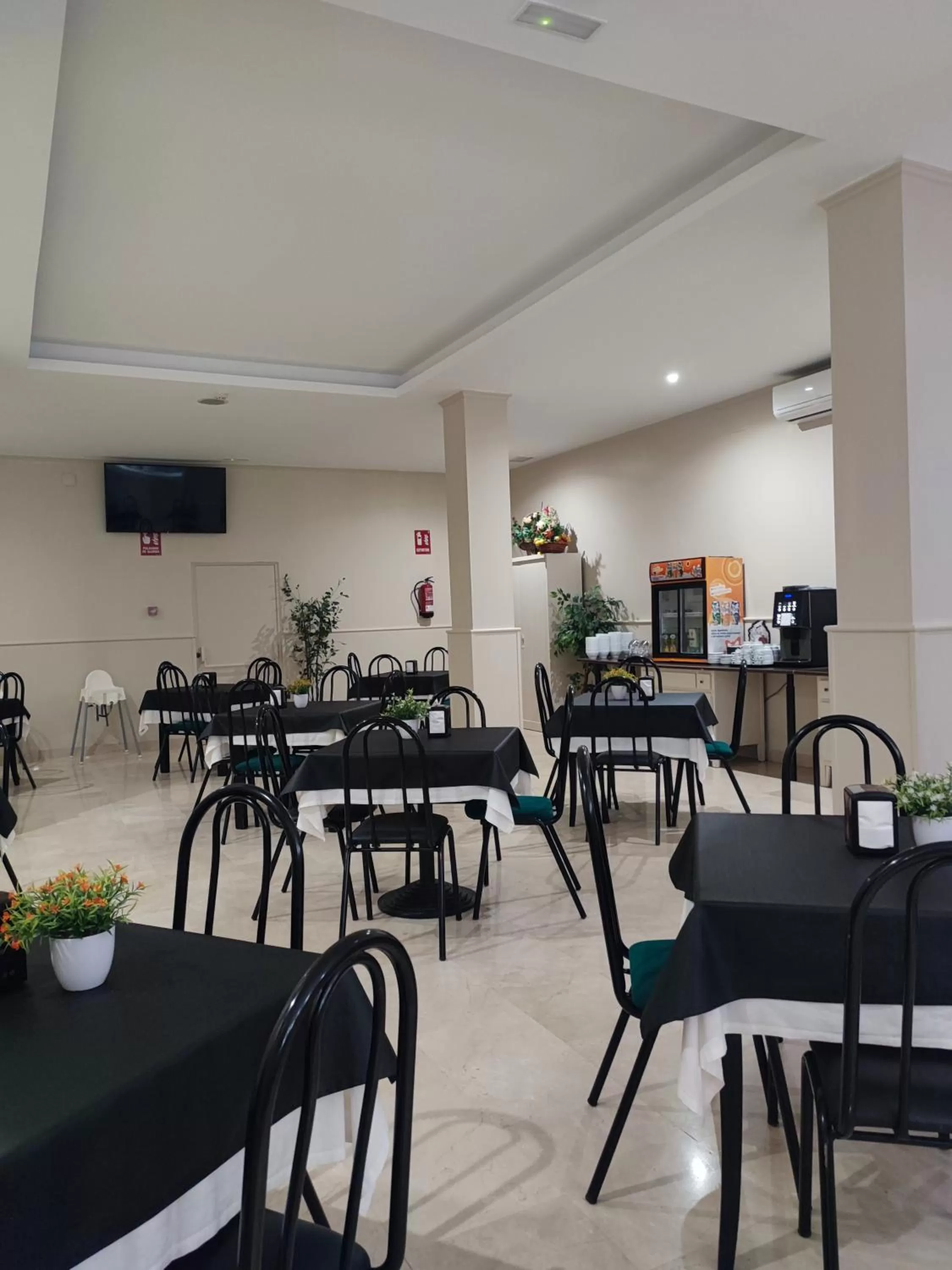Restaurant/places to eat in Hotel Ciudad de Navalcarnero