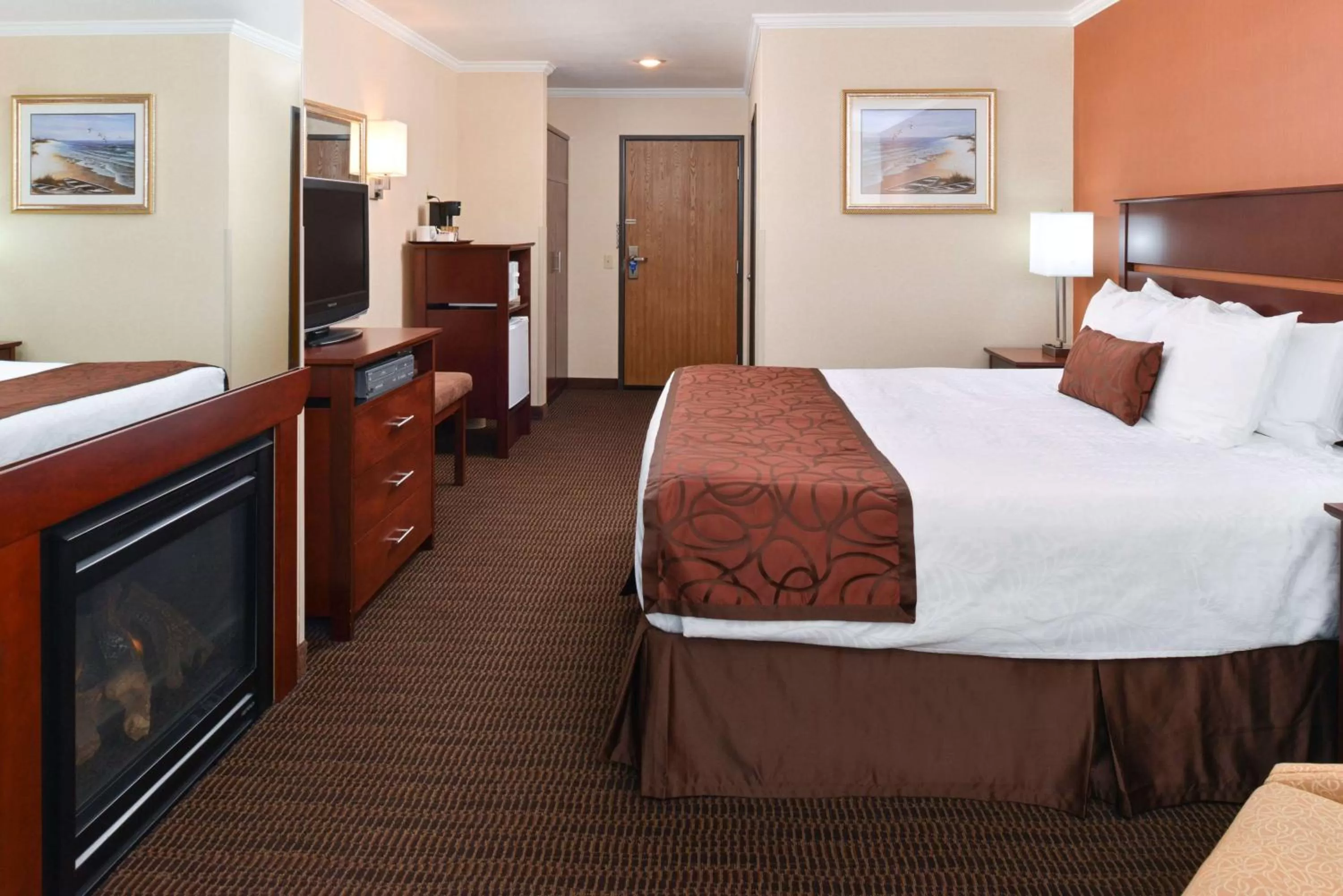 Photo of the whole room, Bed in Best Western Plus Landmark Inn