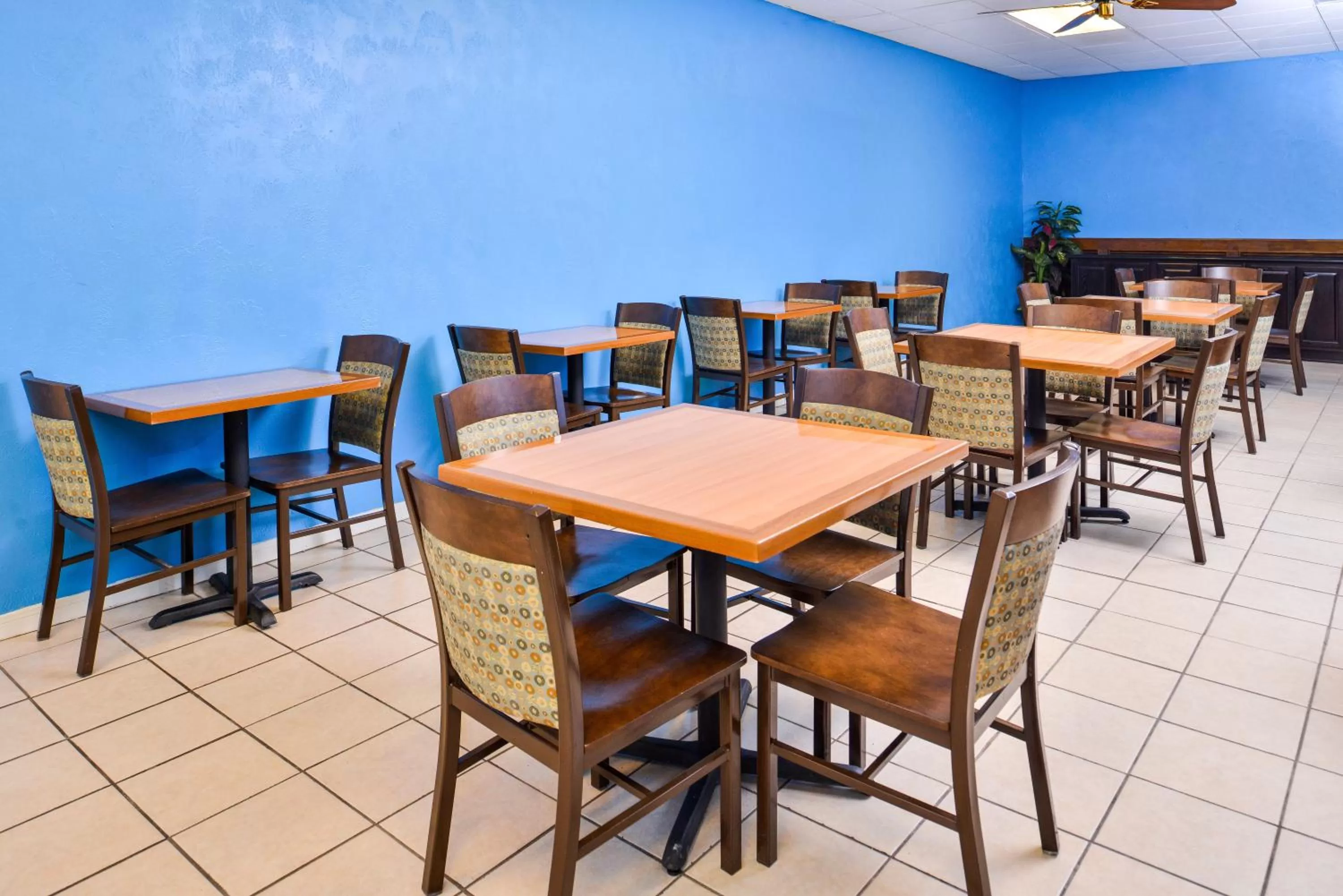 Dining area in Americas Best Value Inn Clute