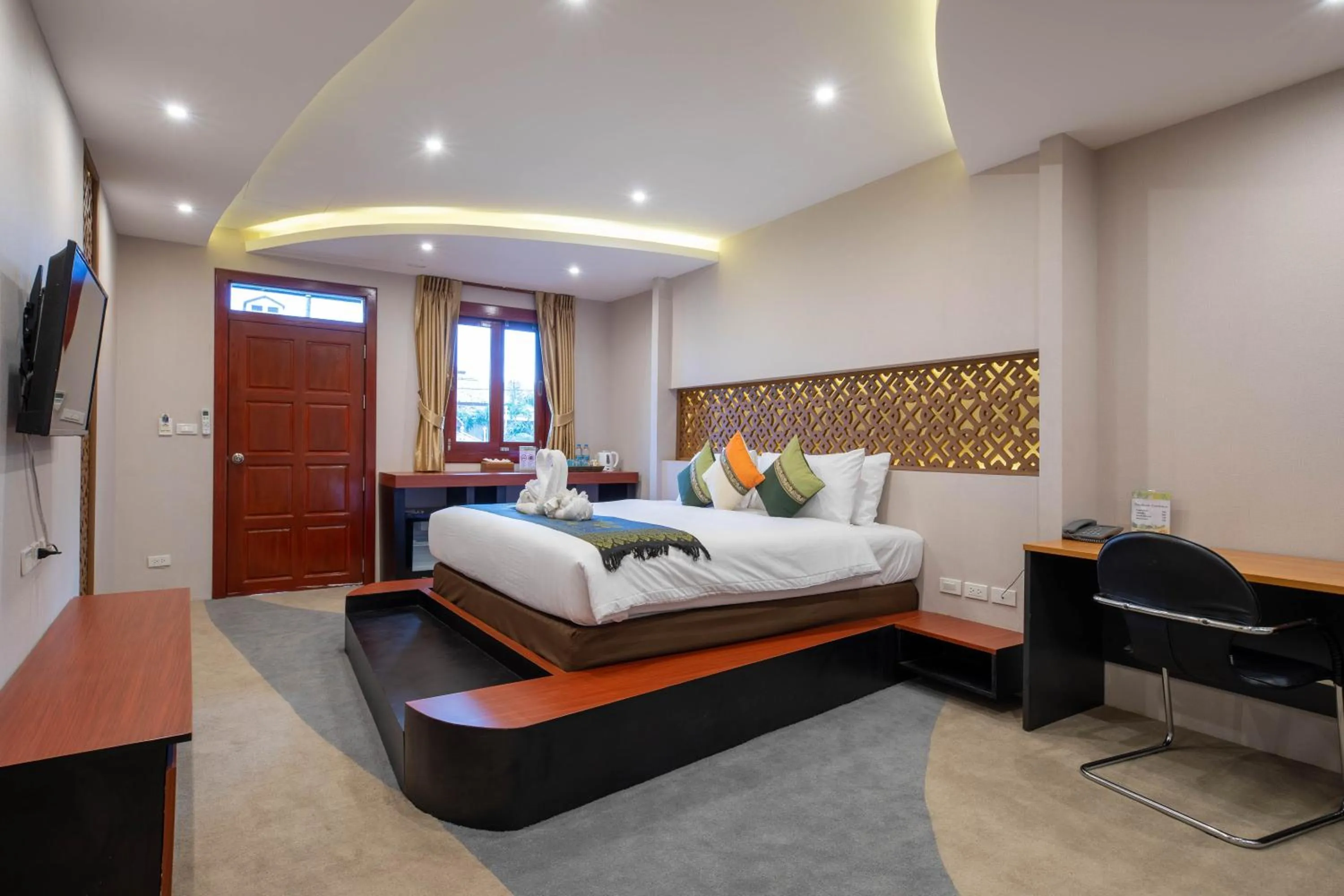 Photo of the whole room, Bed in Royal Phawadee Village Patong - 2 Minutes walk to the beach