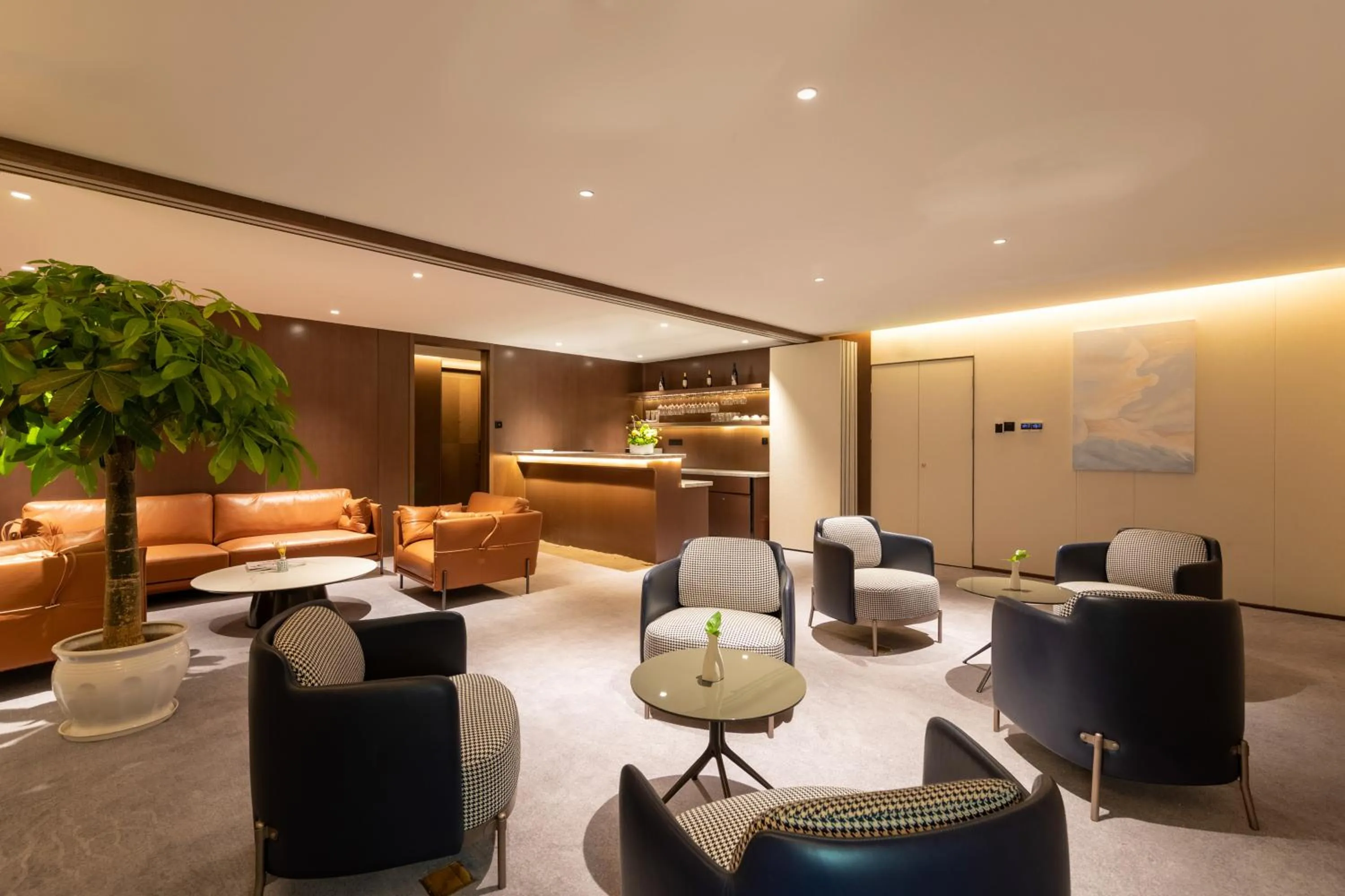 Honder International Hotel - Free shuttle bus between hotel and exhibition center during Canton Fair period