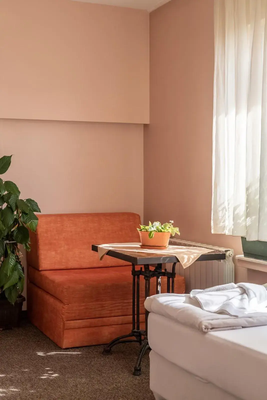 Single Room with Free Parking in Hotel Orlando Single Room with Free Parking in Hotel Orlando