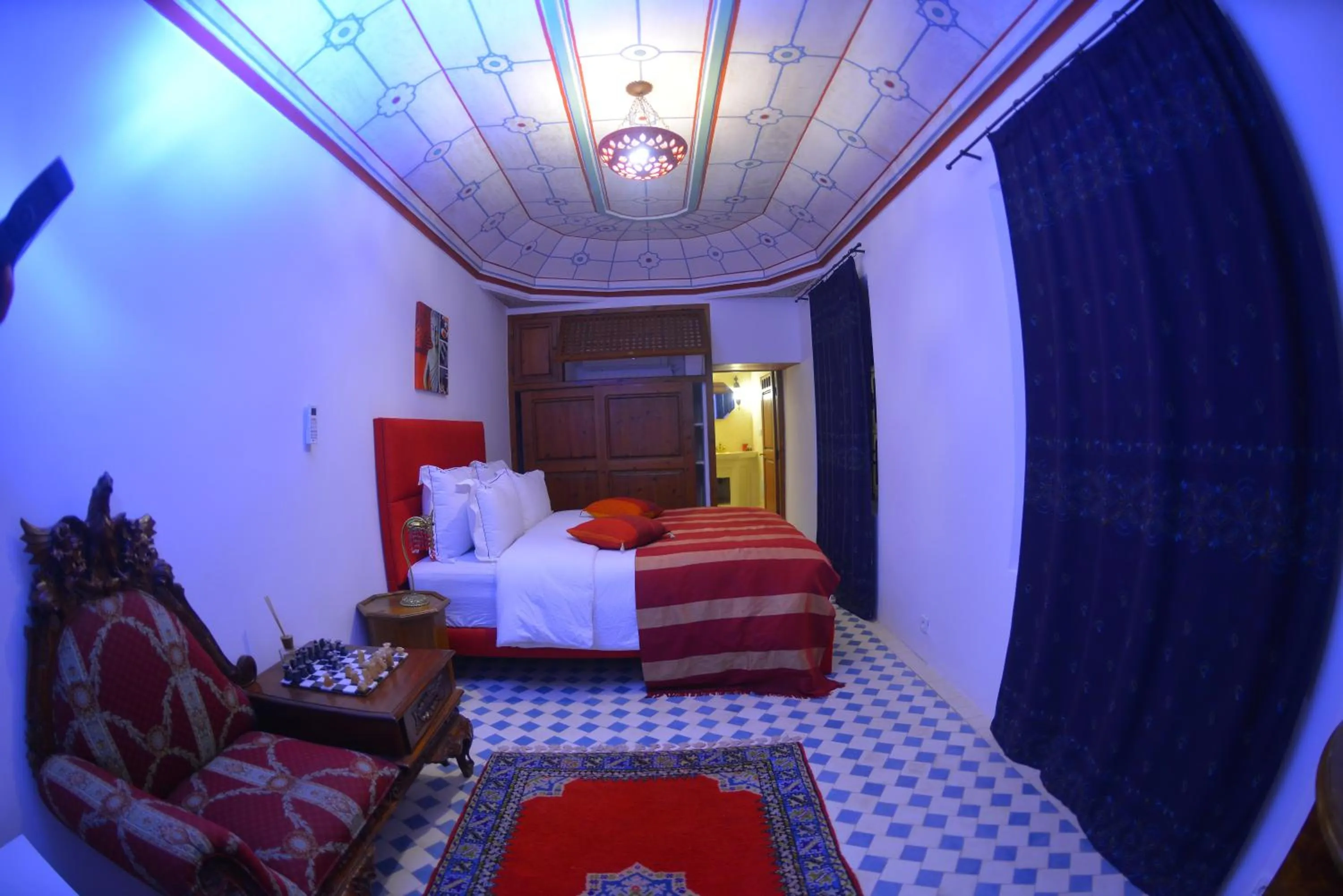 Photo of the whole room, Bed in Riad Hidden