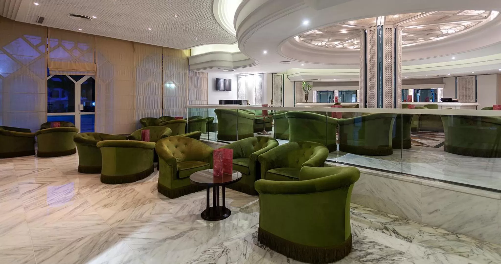 Lounge or bar in El Mouradi Palace- Couple et Famille uniquement