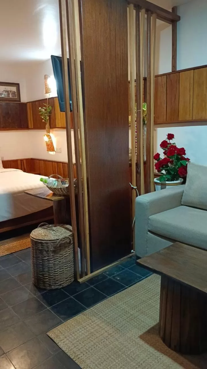 Living room, Bed in Maison Model d'Angkor