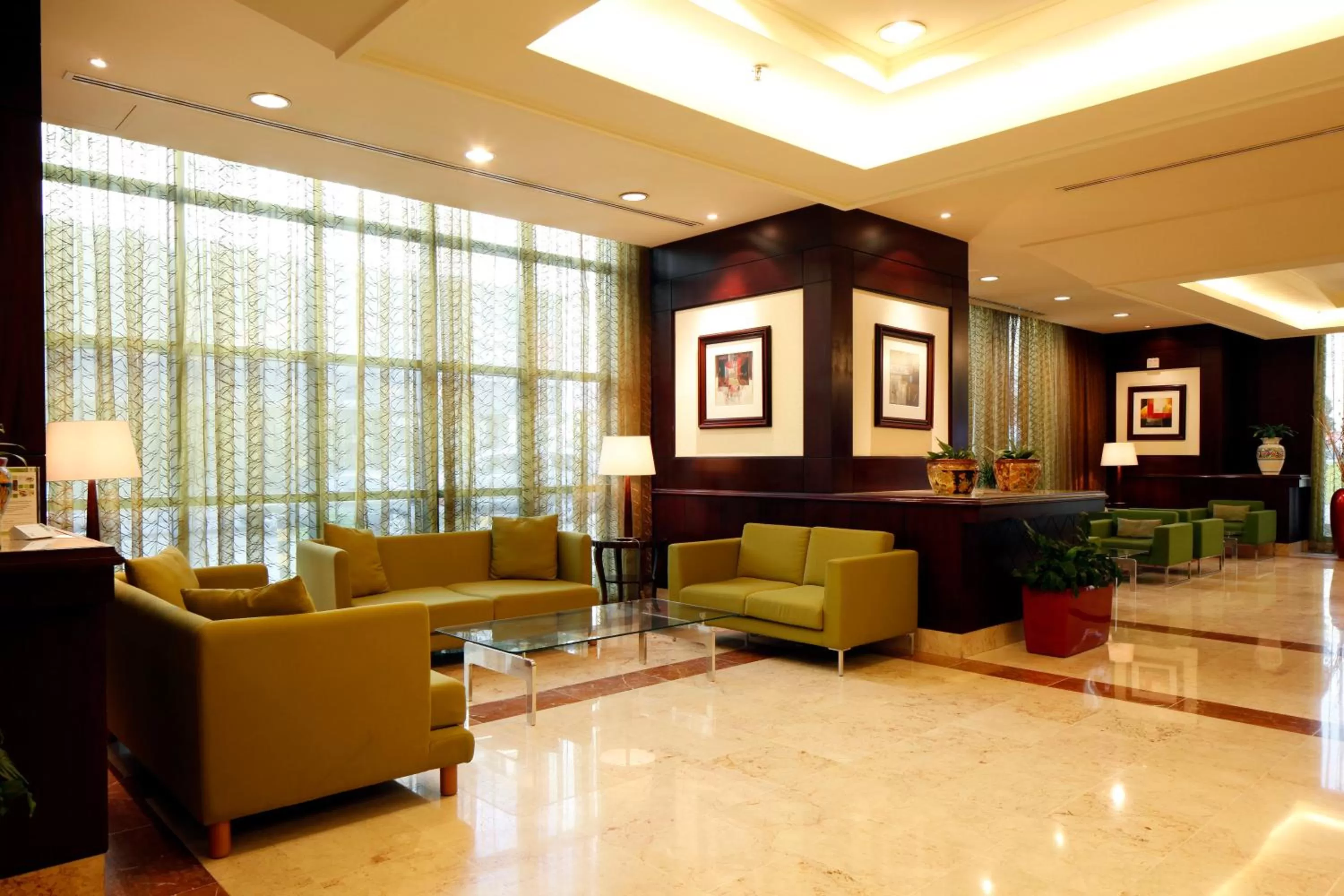 Lounge or bar in Holiday Inn Olaya by IHG