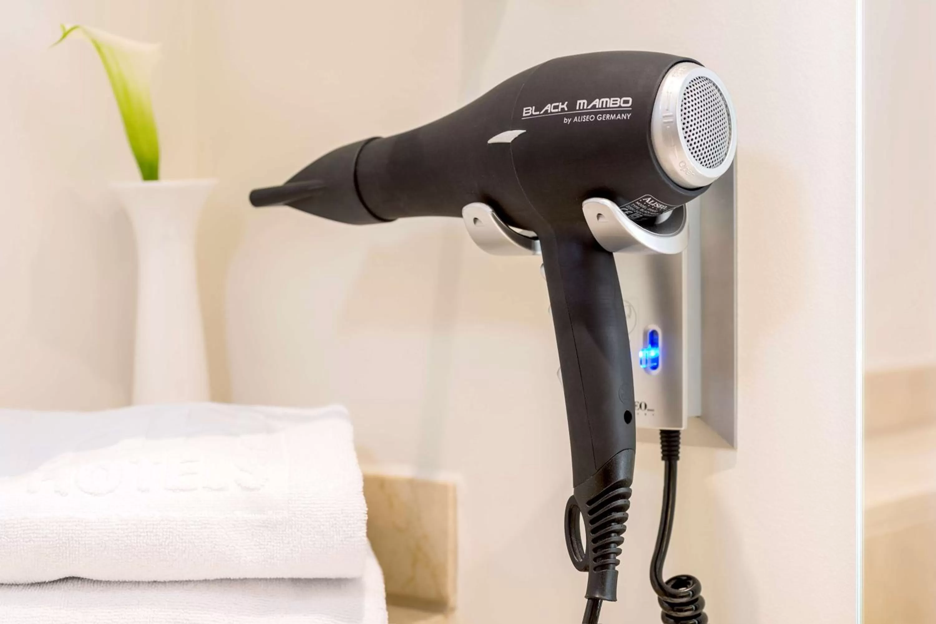 Junior Suite with Extra Bed (2 Adults + 1 Child) in NH Orio Al Serio