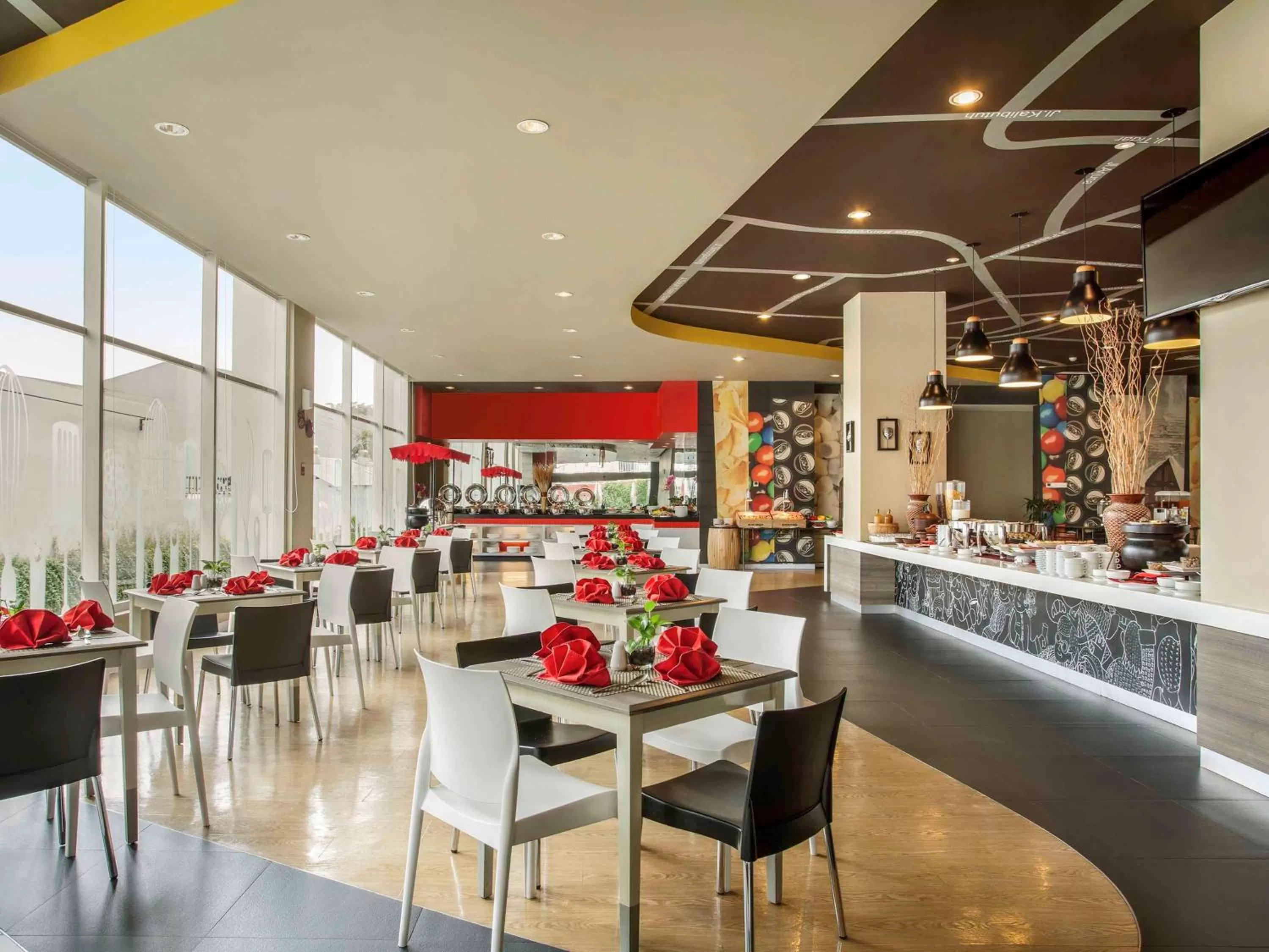 Restaurant/places to eat in Ibis Surabaya City Center