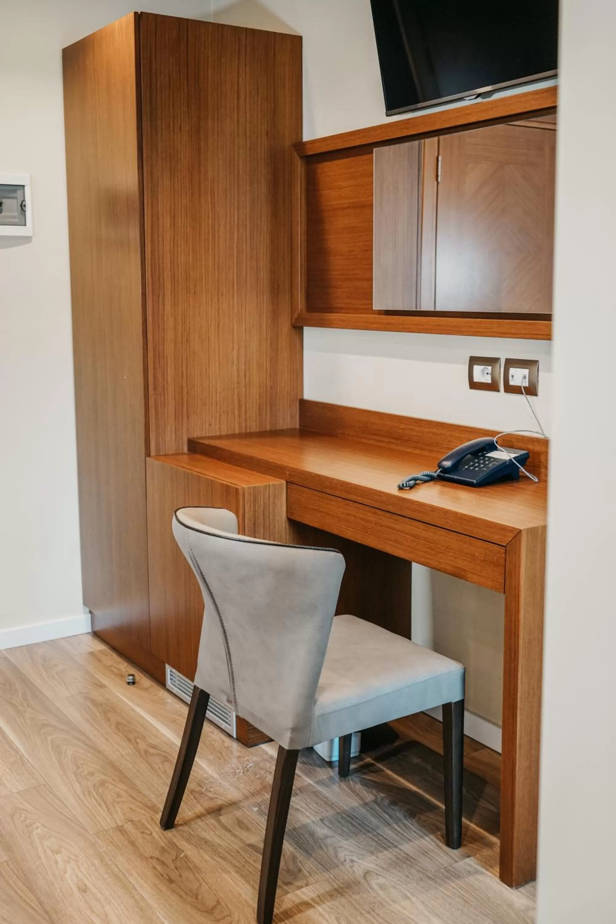 hair dresser in Center Hotel