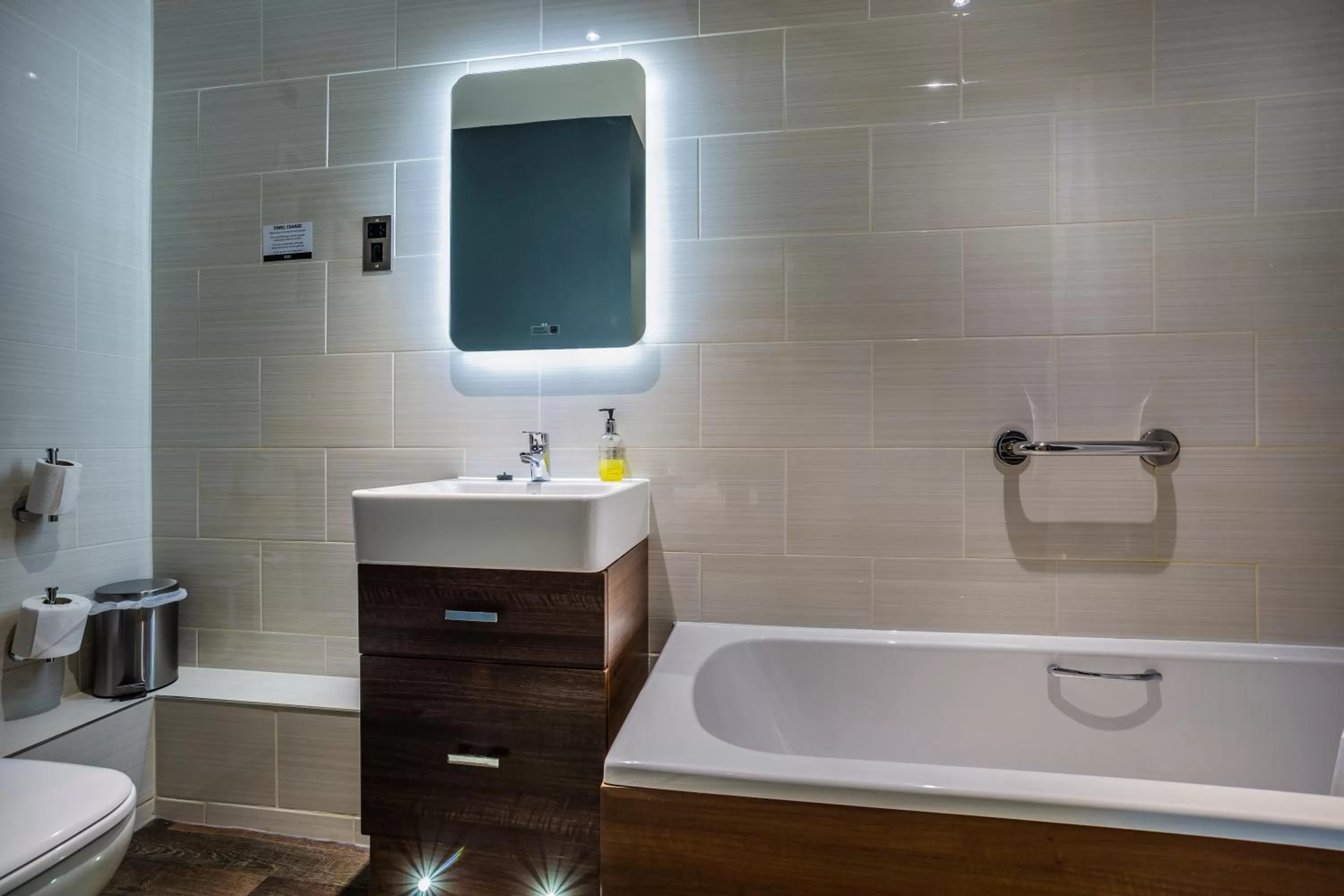 Bathroom in The Castle Hotel, Conwy, North Wales - The Coaching Inn Group