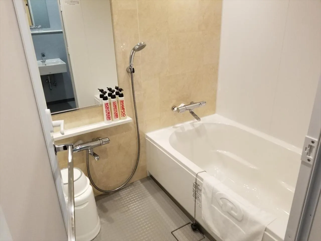 Bathroom in Green Rich Hotel & Capsule Naha - Artificial hot spring Futamata Yunohana