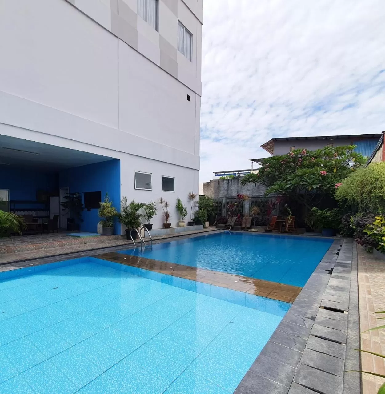 Swimming pool in favehotel Olo Padang